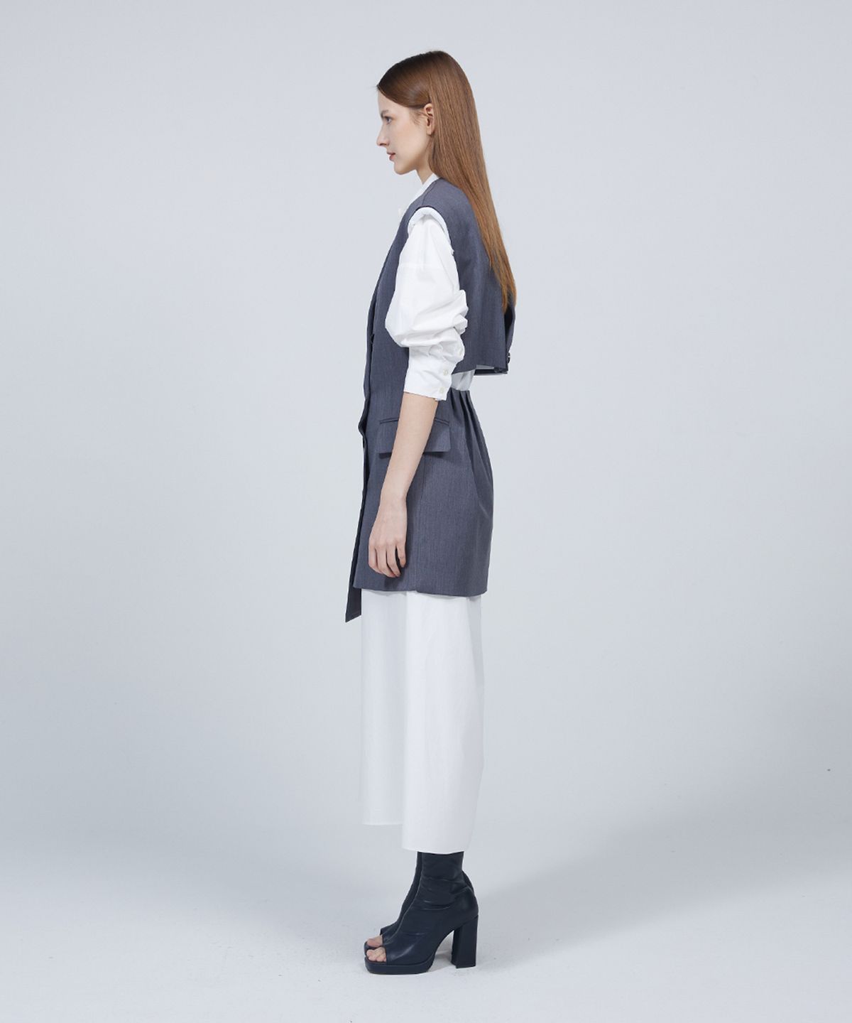 므아므(MMAM) Signature back slit sleeveless dress