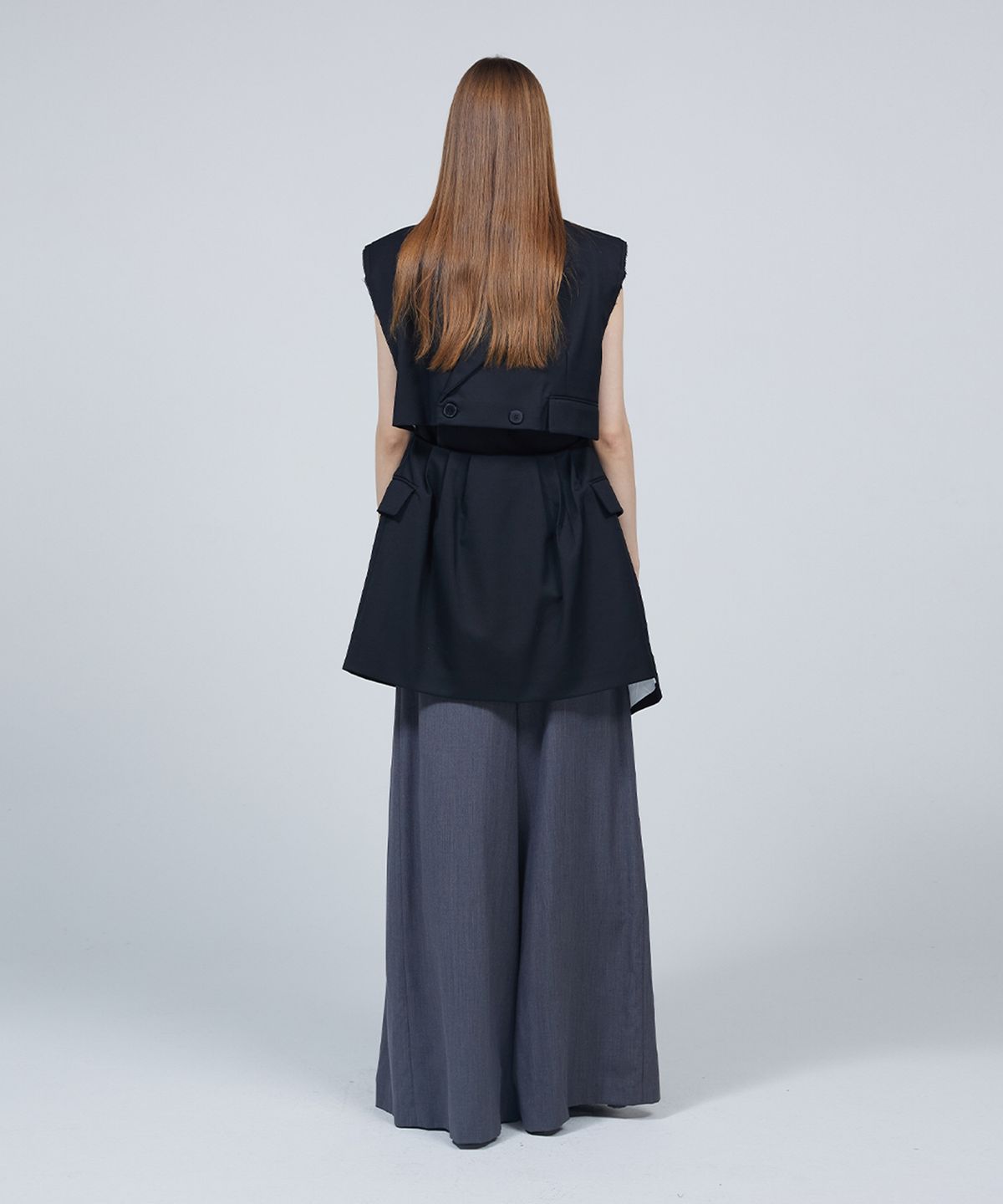 므아므(MMAM) Signature back slit sleeveless dress