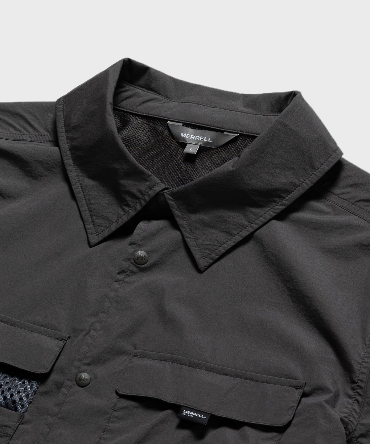 머렐(MERRELL) [MEN] 라이프 메쉬패치 반팔 셔츠 CHARCOAL