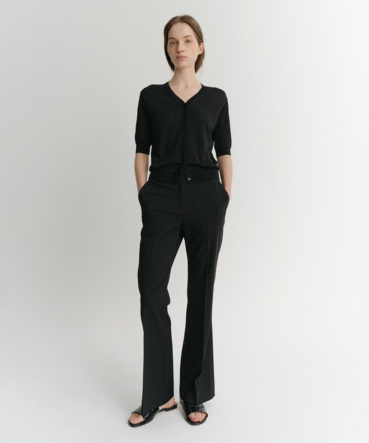 이아(EAAH) BELL BOTTOM PANTS (BLACK)