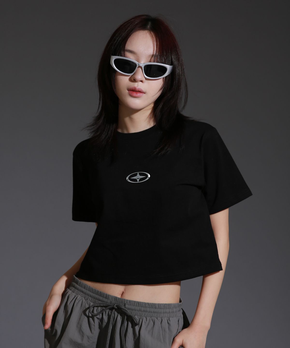 라이크더모스트(LIKE THE MOST) 우먼 스몰 실버스타 레귤러 크롭 반팔티셔츠_블랙