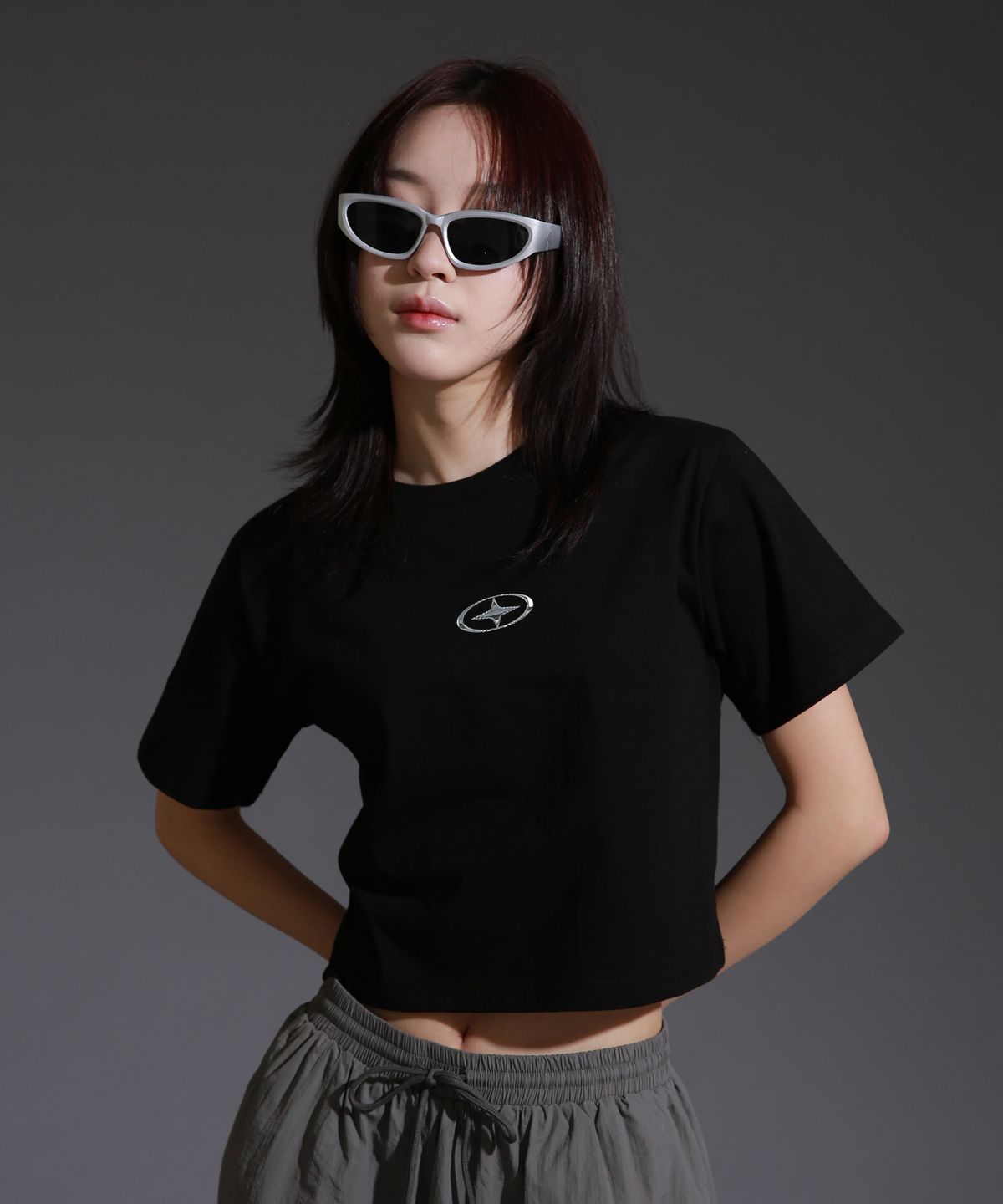 라이크더모스트(LIKE THE MOST) 우먼 스몰 실버스타 레귤러 크롭 반팔티셔츠_블랙