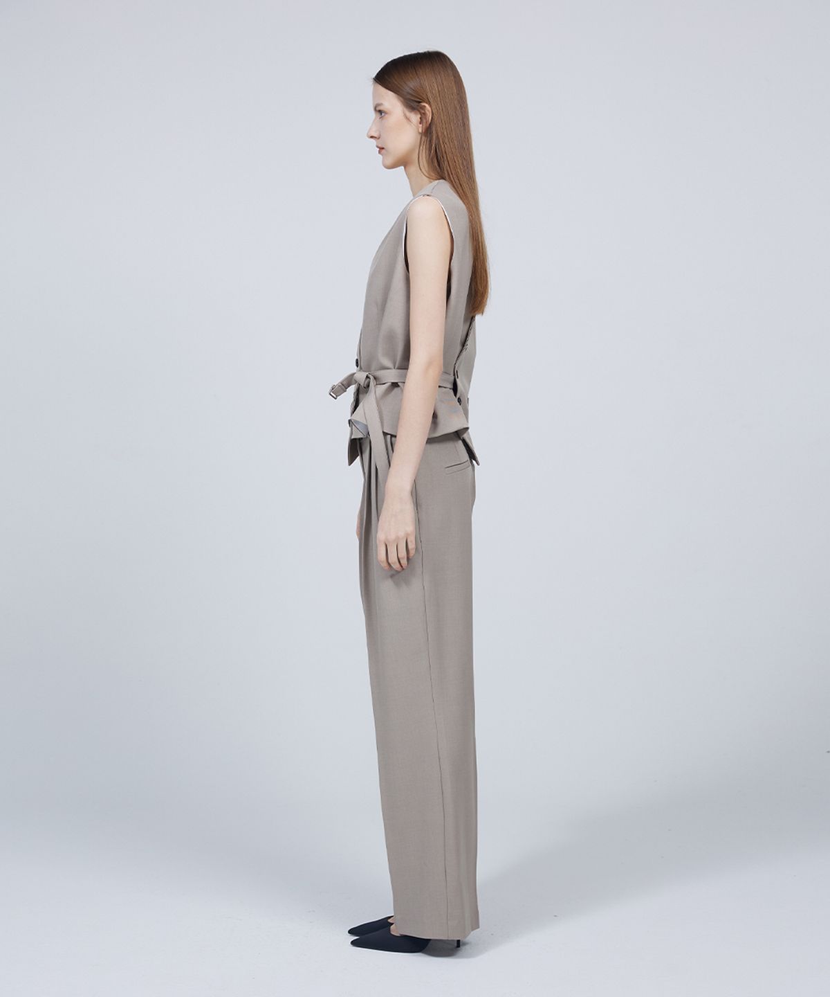 므아므(MMAM) [ESSENTIAL] Signature pin tuck slacks