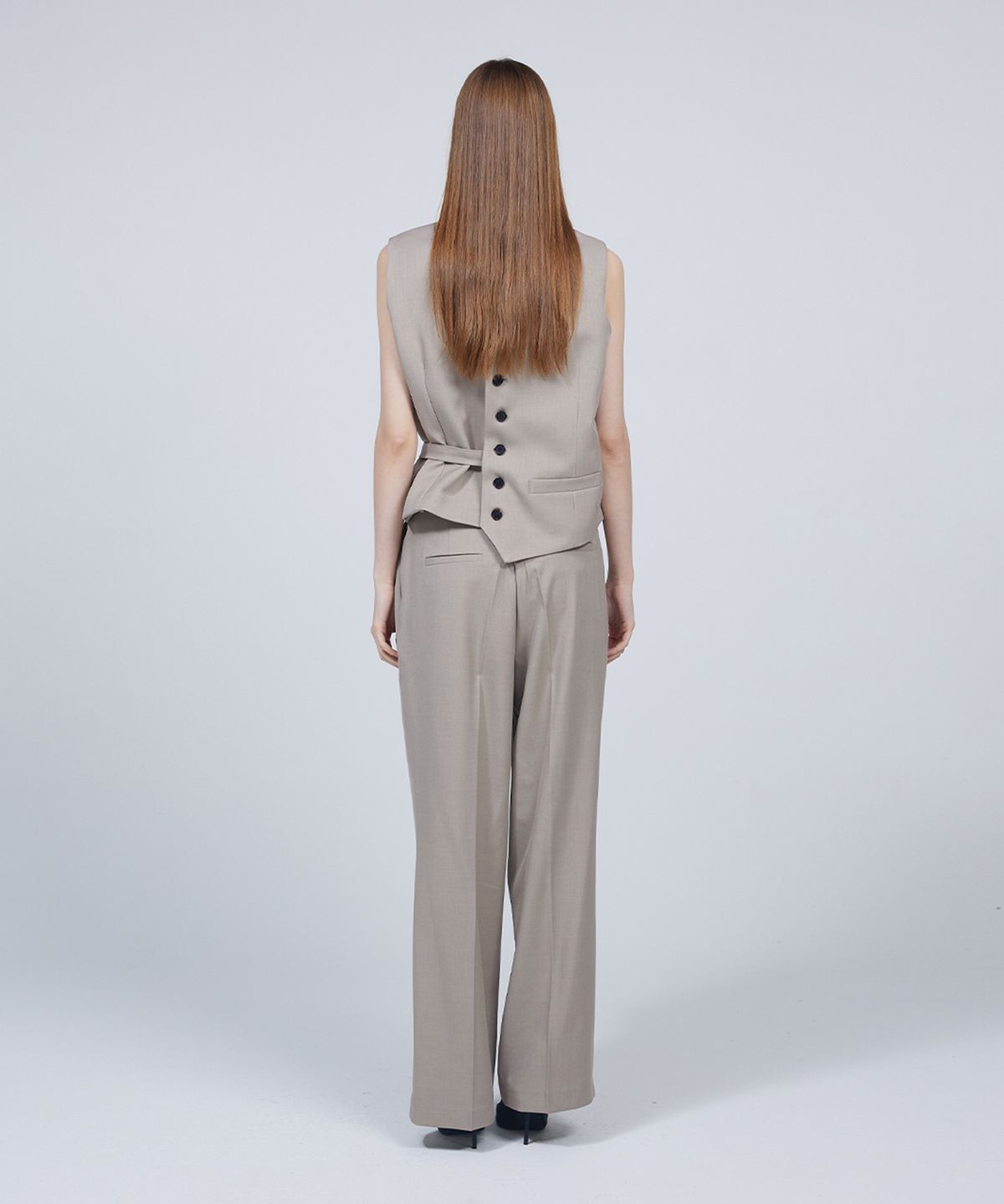 므아므(MMAM) [ESSENTIAL] Signature pin tuck slacks