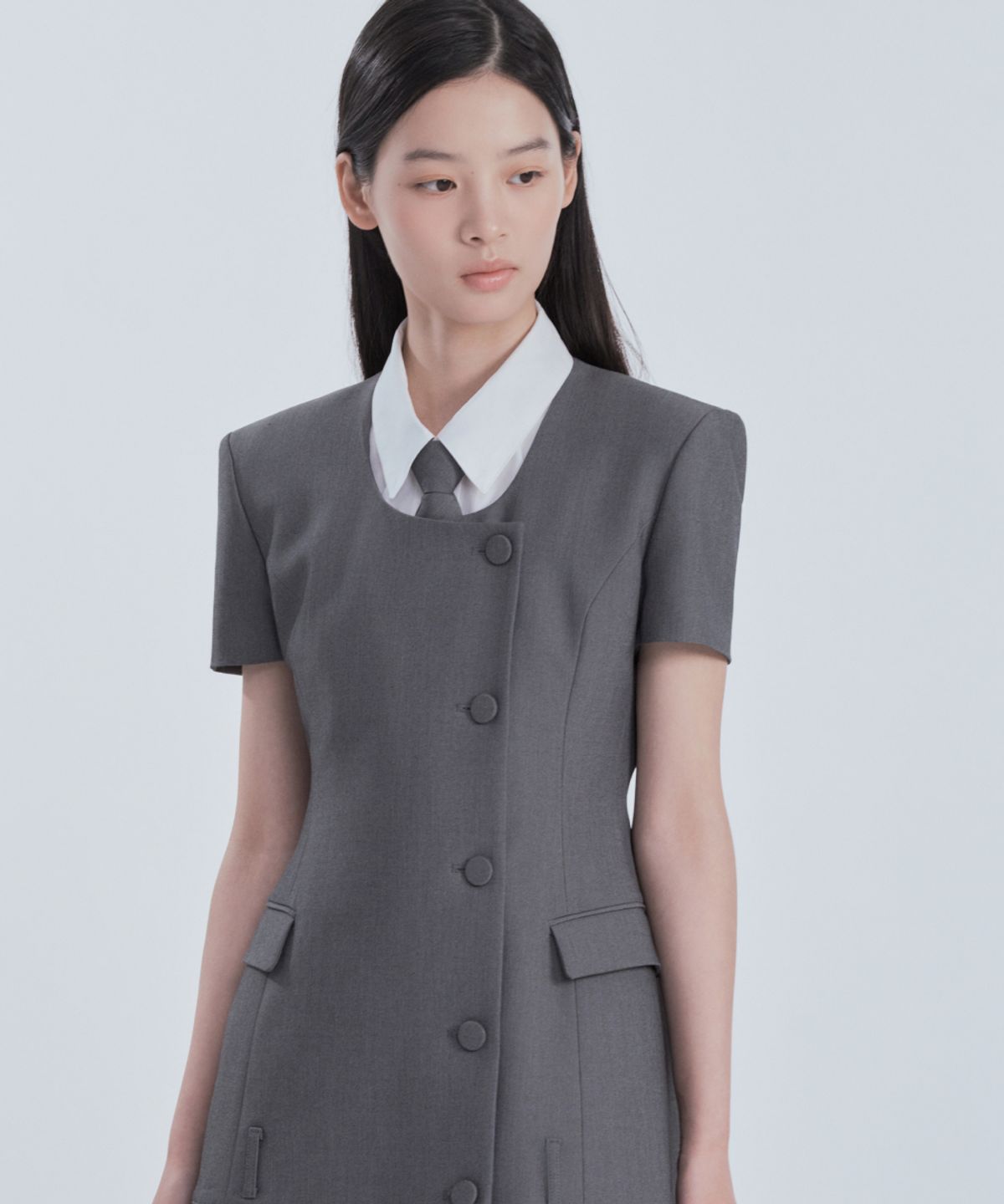 마우솔레움(MAU SOLEUM) [기장 선택] Jenn Round Neck Pleated Half-Sleeve Suit Jacket Dress - Grey