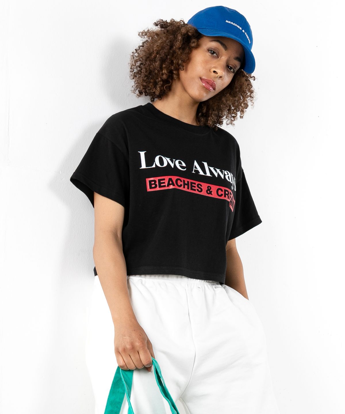 비치스앤크림(BEACHESANDCREAM) [CROP FIT]LOVE ALWAYS SHORT SLEEVES-BLACK