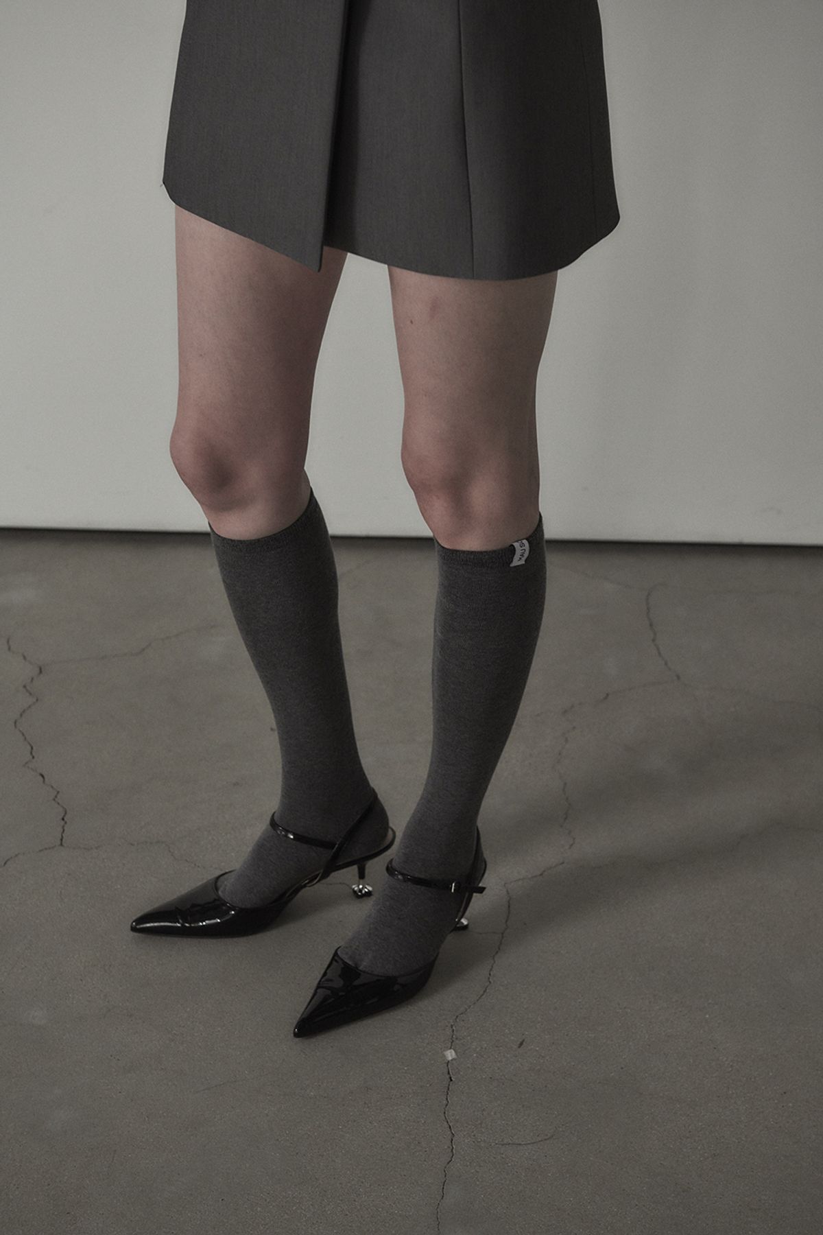 마우솔레움(MAU SOLEUM) Logo Labeled Knee Socks - Black,Grey,White