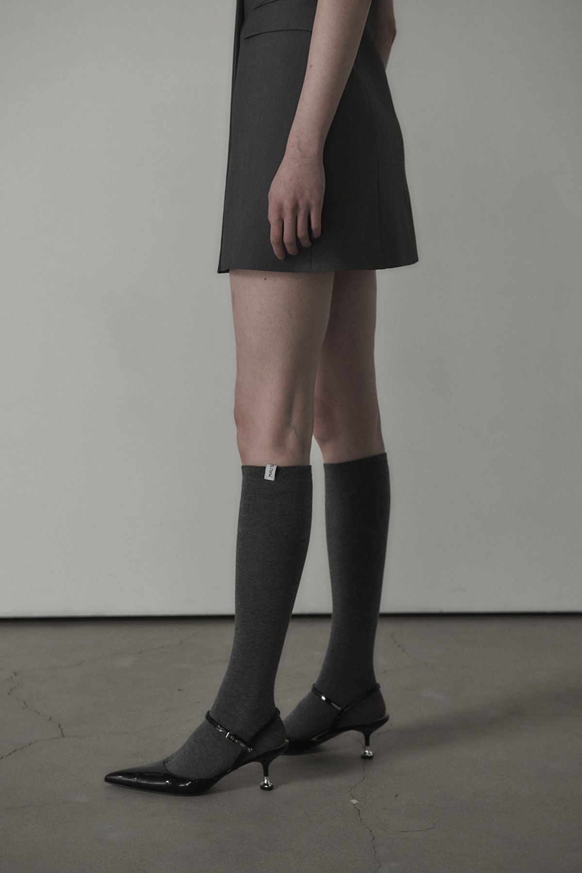 마우솔레움(MAU SOLEUM) Logo Labeled Knee Socks - Black,Grey,White
