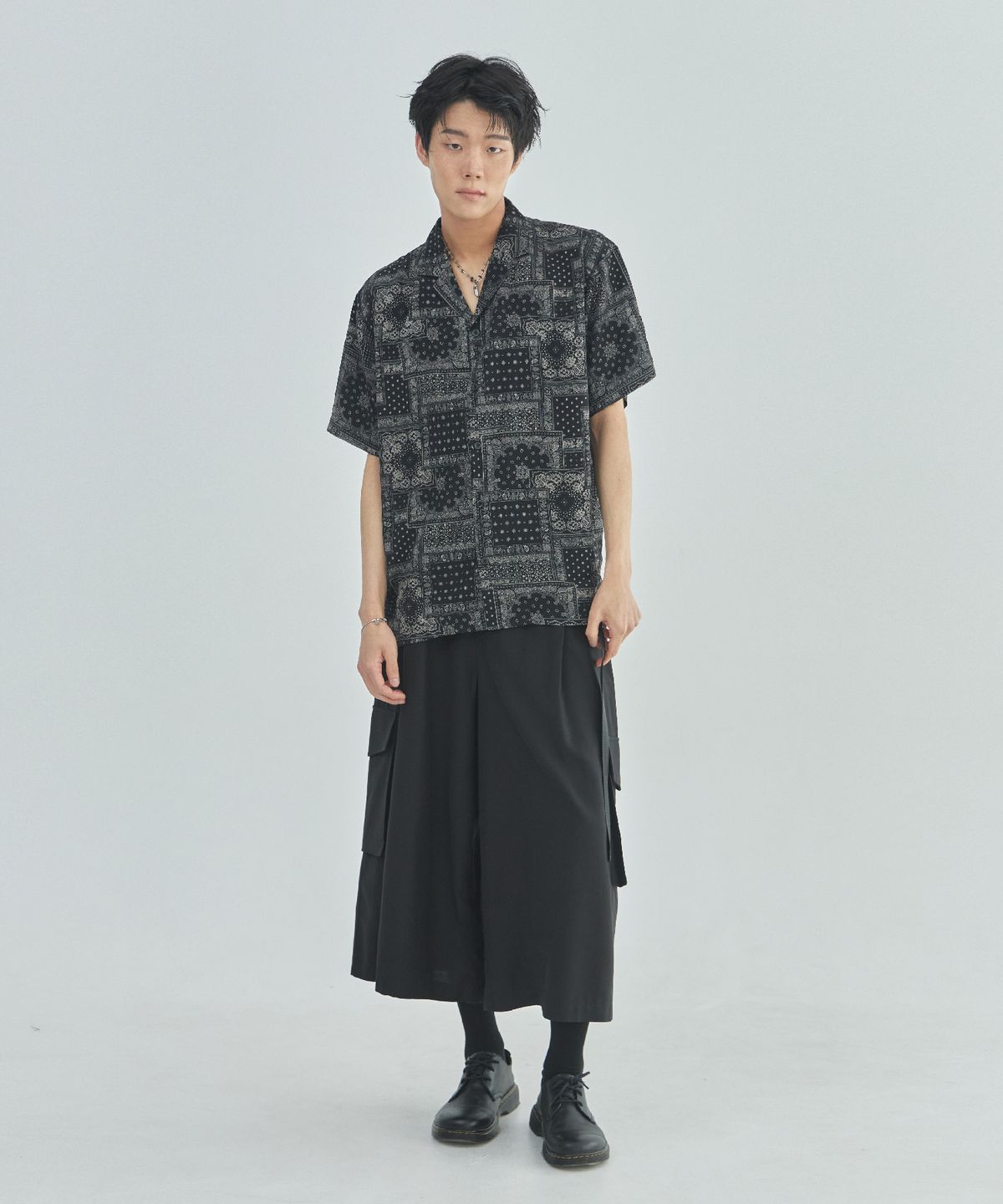 라드에디션(LAD EDITION) 페이즐리 오픈 카라 셔츠_블랙