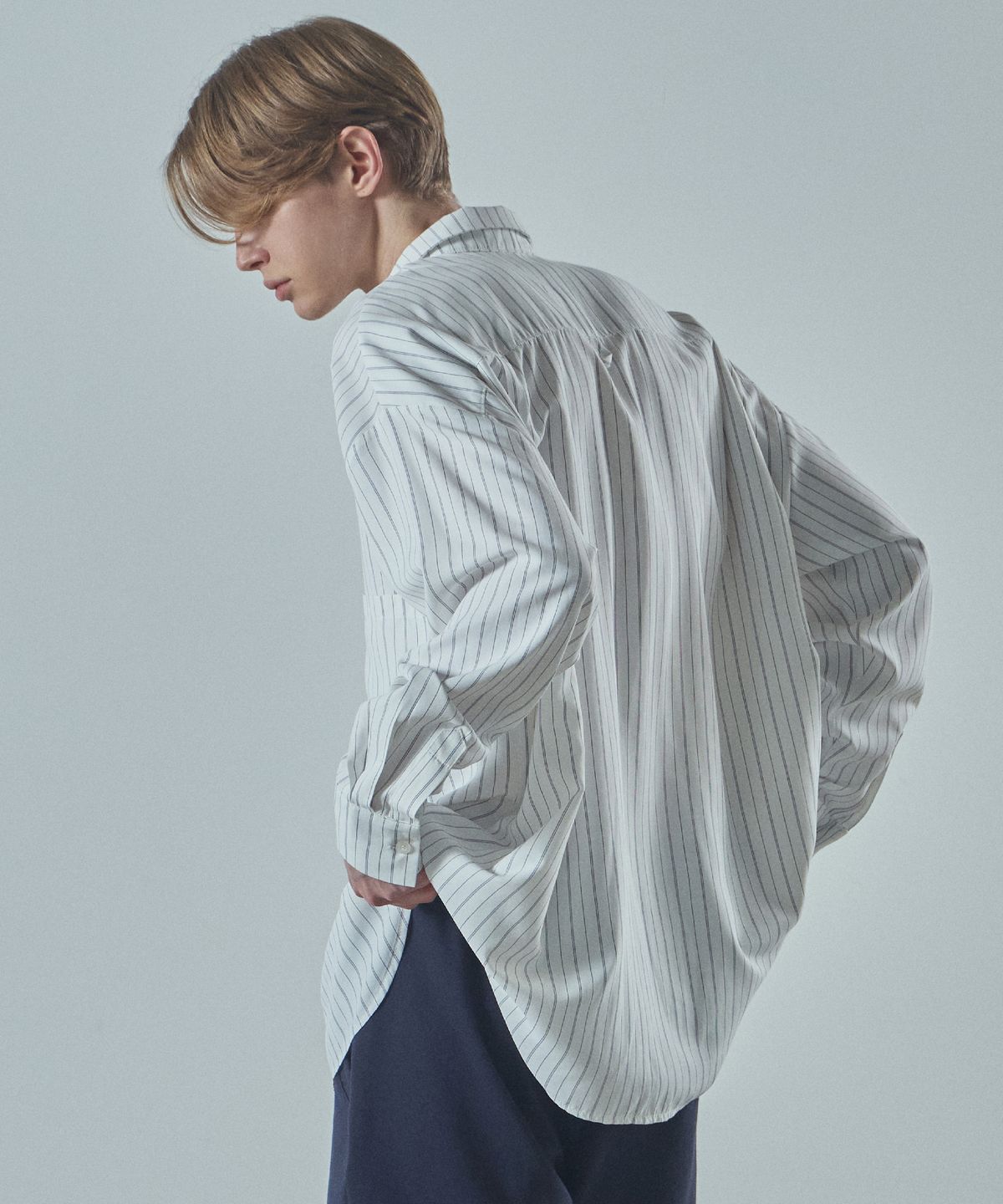 라드에디션(LAD EDITION) 빅포켓 스트라이프 셔츠_화이트