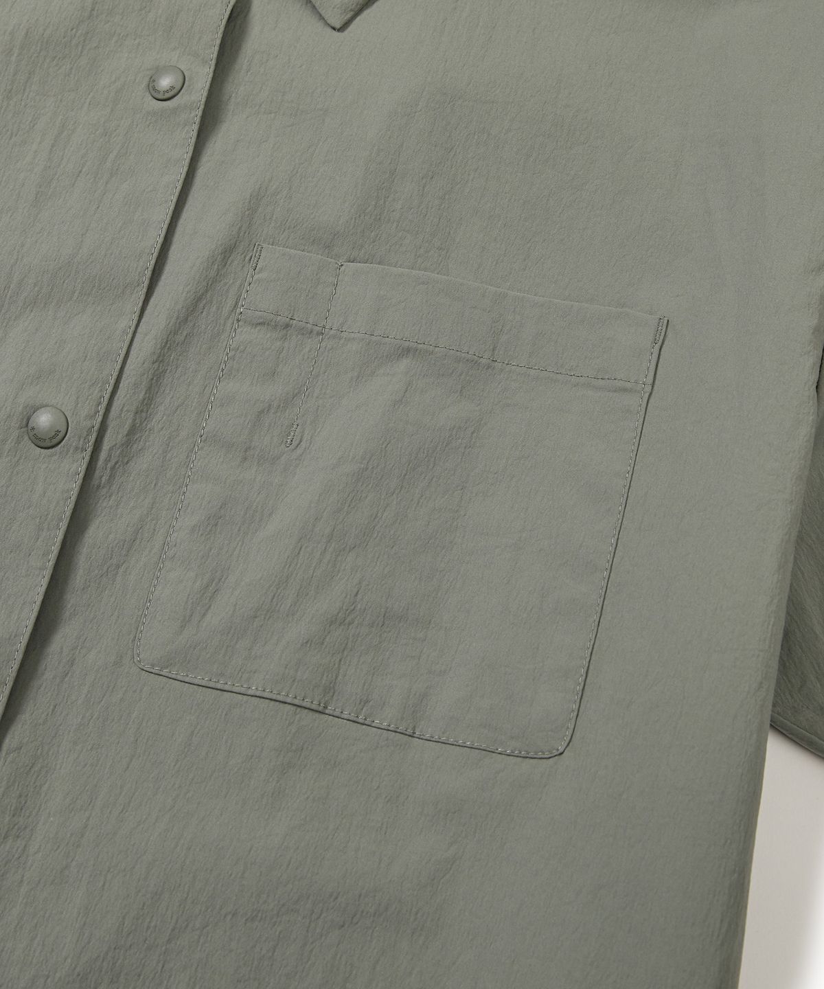 스노우피크 어패럴(SNOWPEAK APPAREL) 루트 여성 세미 크롭 포켓 반팔 셔츠 Light Khaki (S24MWRSH61)