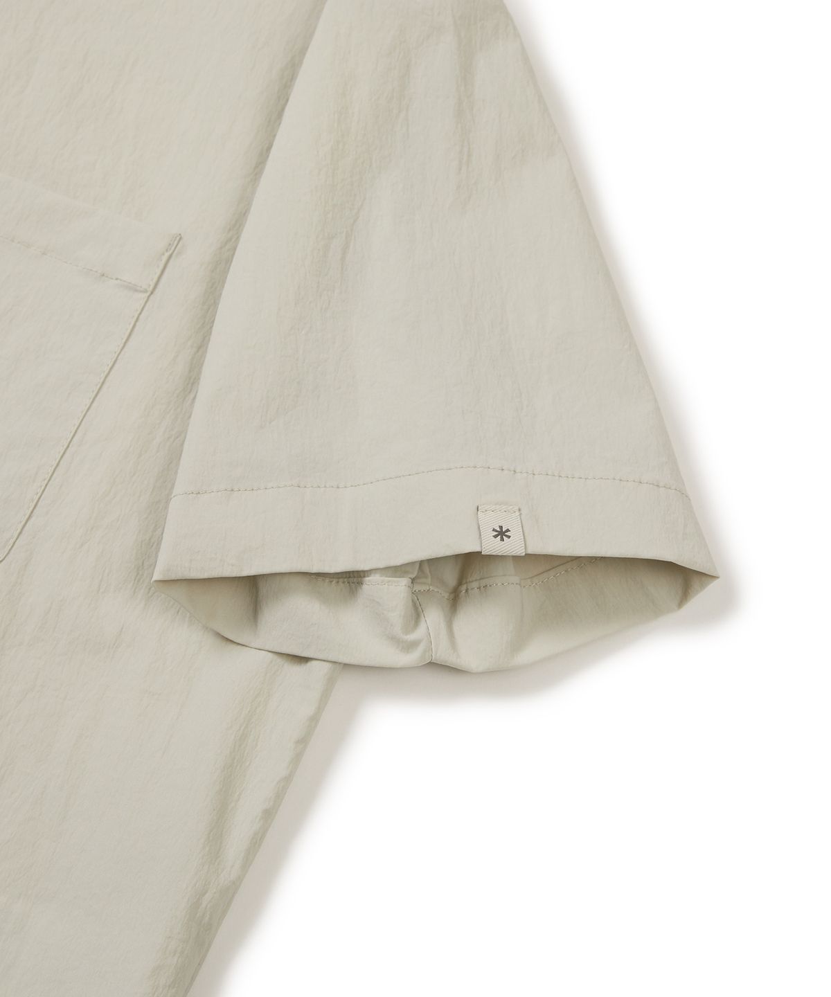 스노우피크 어패럴(SNOWPEAK APPAREL) 루트 여성 세미 크롭 포켓 반팔 셔츠 Light Beige (S24MWRSH61)