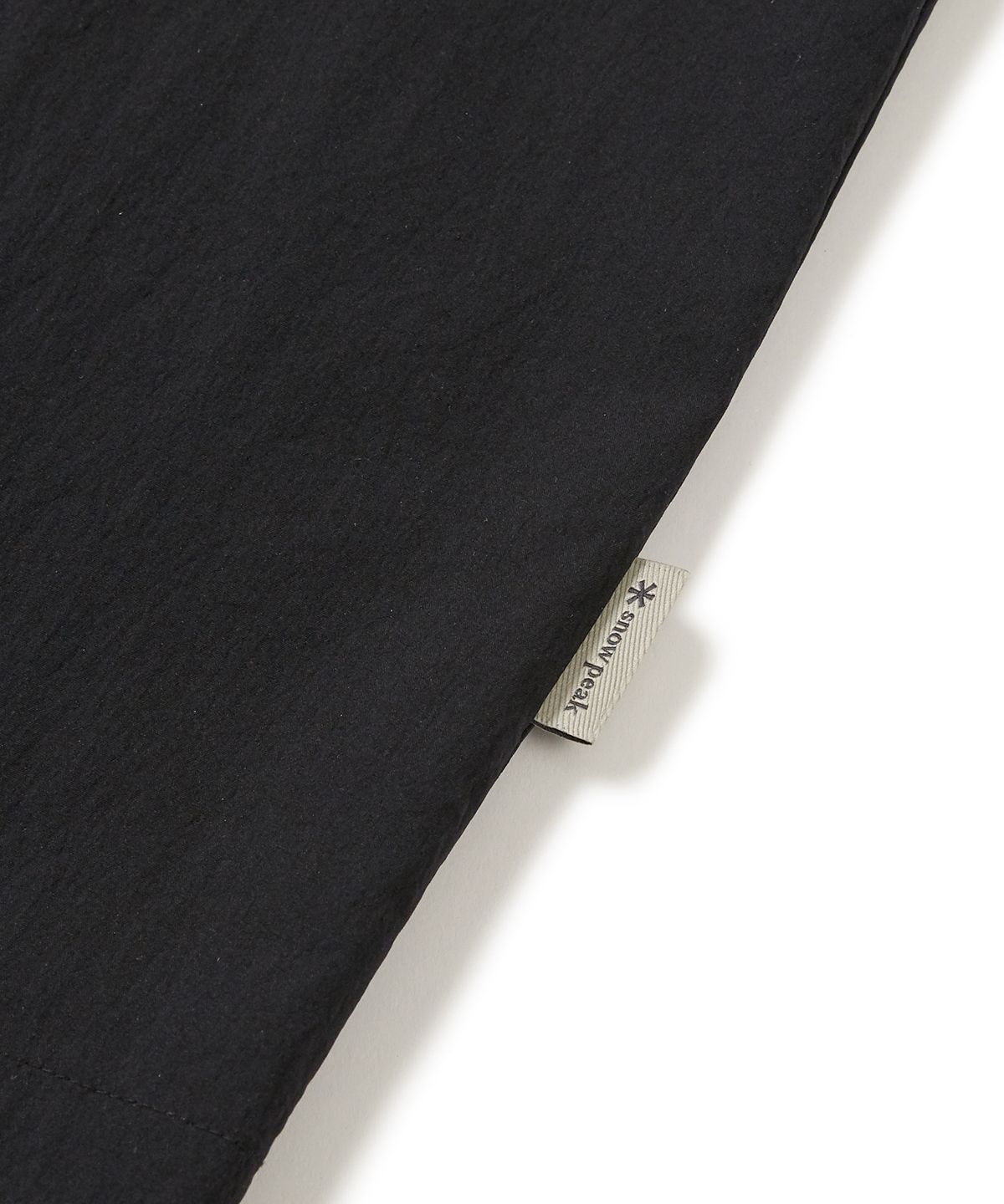 스노우피크 어패럴(SNOWPEAK APPAREL) 루트 여성 세미 크롭 포켓 반팔 셔츠 Black (S24MWRSH61)