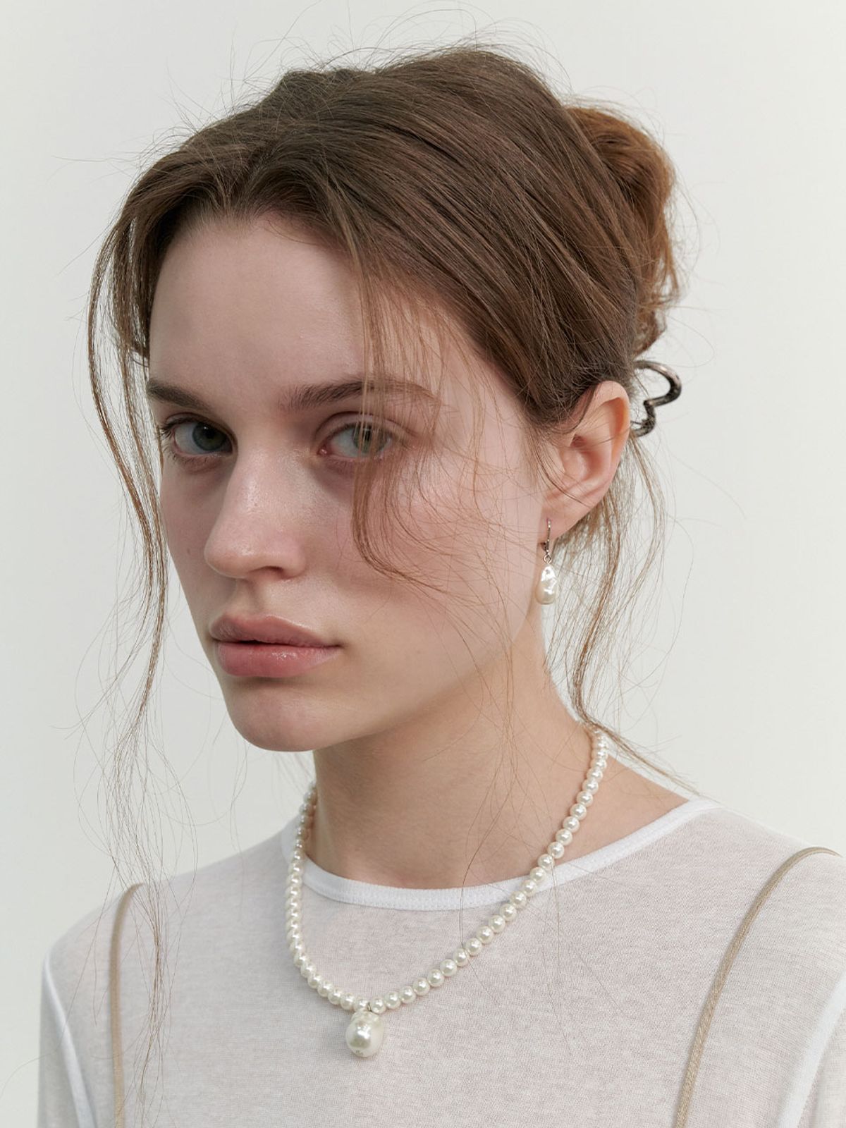 러브미몬스터(LOVE ME MONSTER) Baroque Pearl Charm Bold Necklace (L241MNK020)