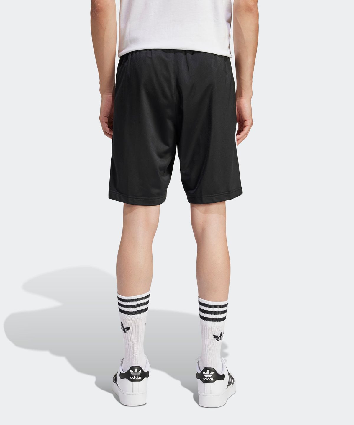 아디다스(ADIDAS) 파이어버드 숏 팬츠 - 블랙:화이트 / IU2368