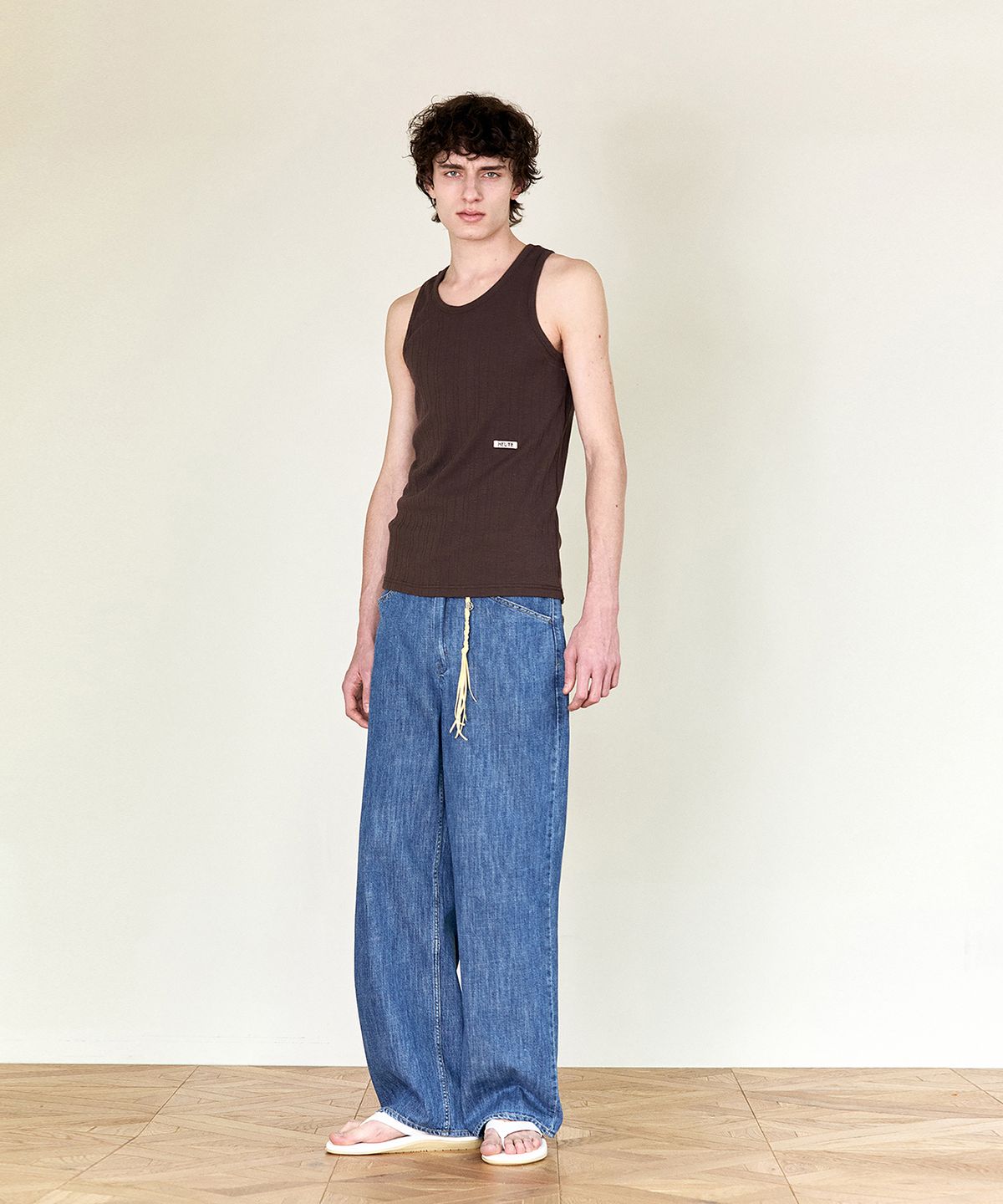 호이테(HEUTE) HET RIBBED SLEVELESS TOP (BROWN)