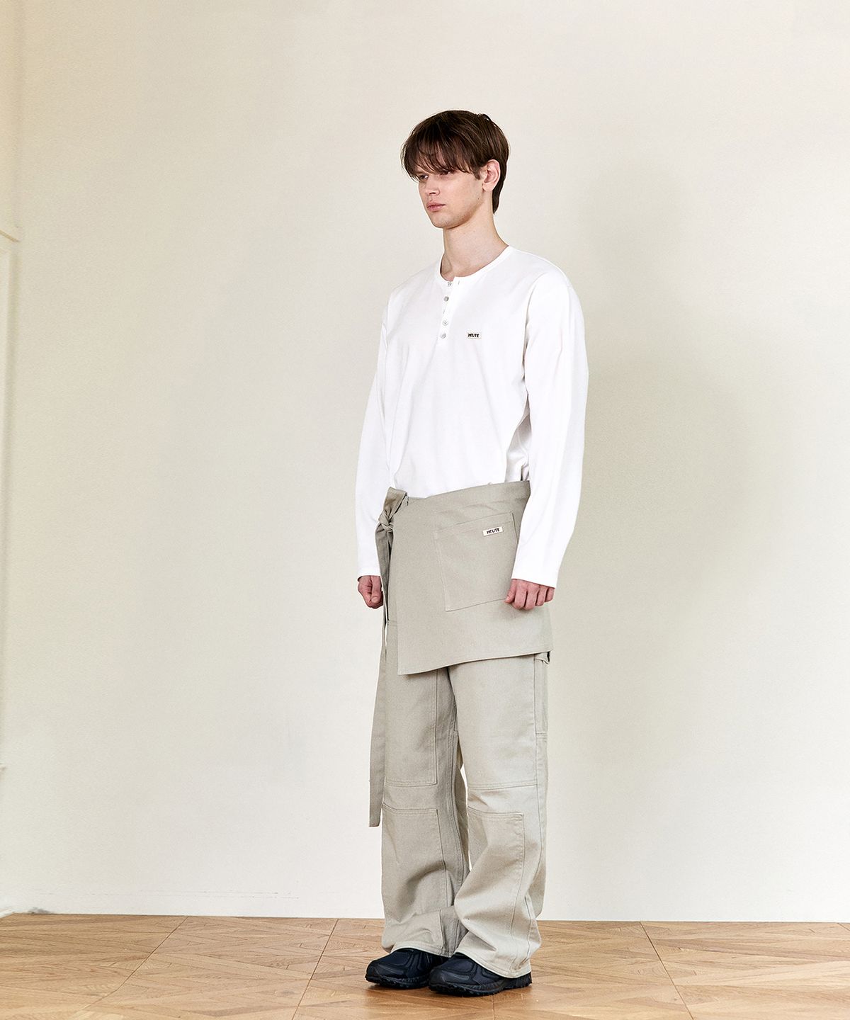 호이테(HEUTE) HET SIGNATURE HENLEY NECK T-SHIRT (WHITE)