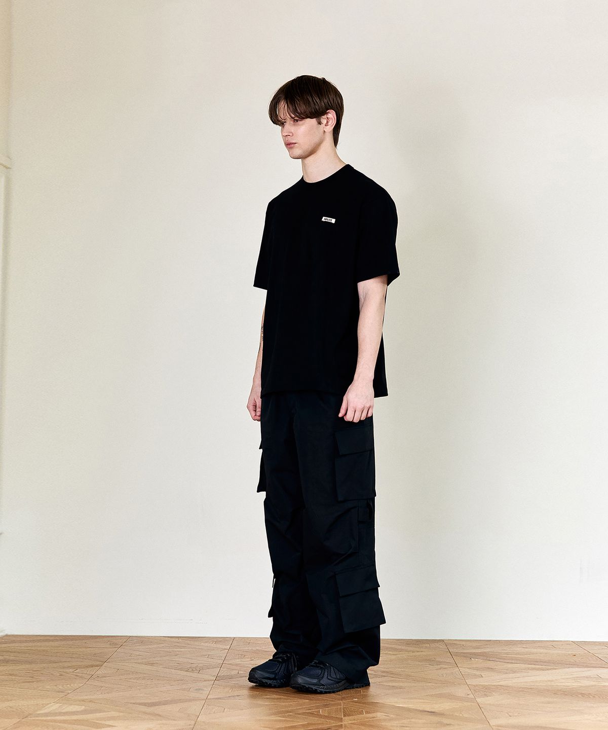 호이테(HEUTE) HEUTE T-SHIRTS (BLACK)