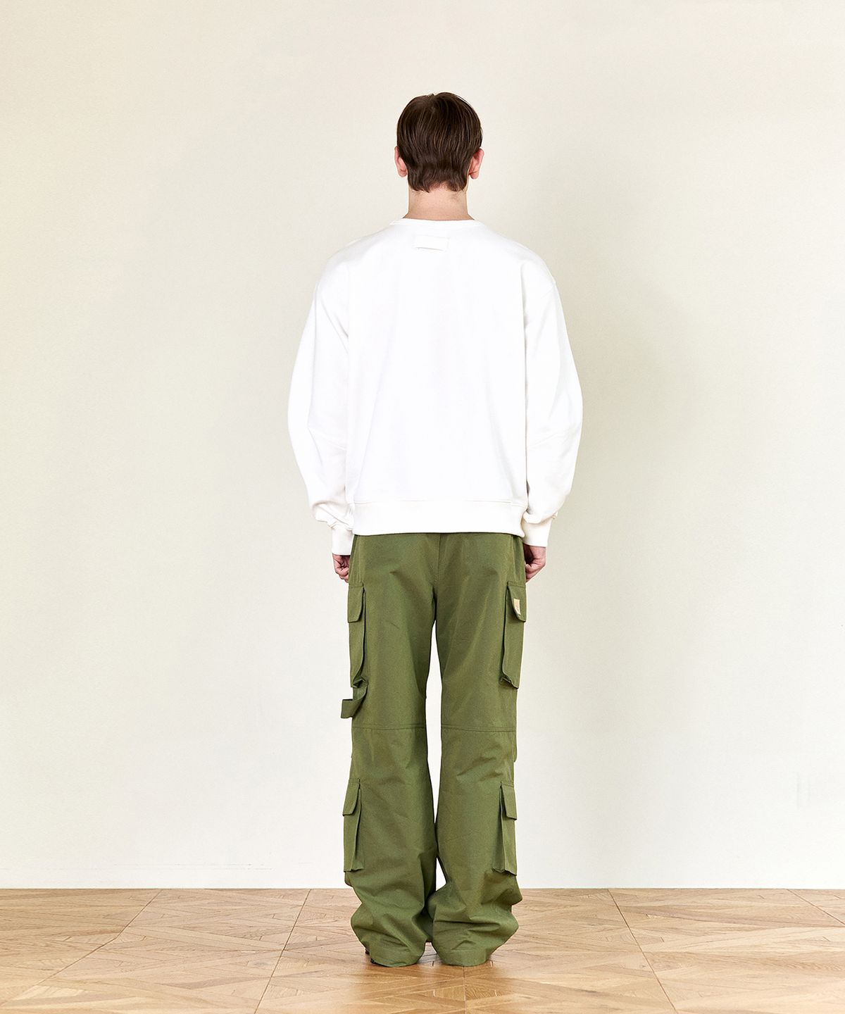 호이테(HEUTE) HET TRIANGLE SWEATSHIRT (WHITE)
