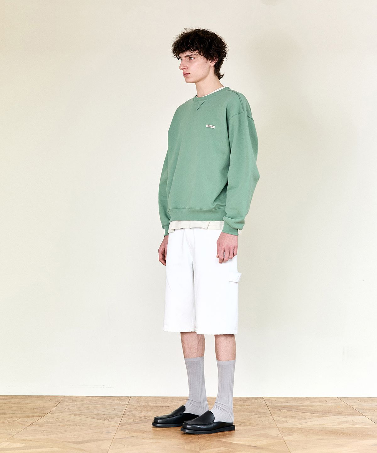 호이테(HEUTE) HET TRIANGLE SWEATSHIRT (GREEN BEANS)