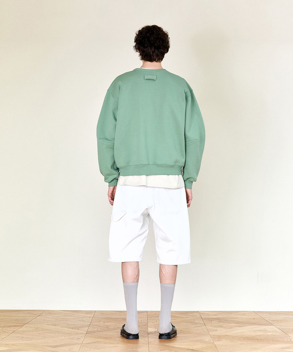 호이테(HEUTE) HET TRIANGLE SWEATSHIRT (GREEN BEANS)