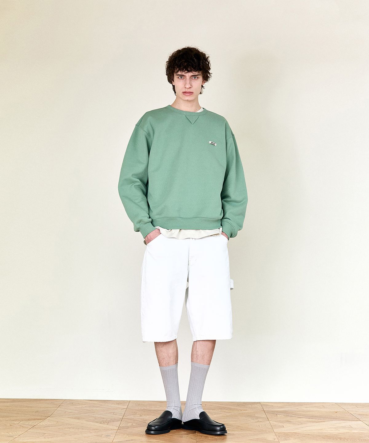 호이테(HEUTE) HET TRIANGLE SWEATSHIRT (GREEN BEANS)