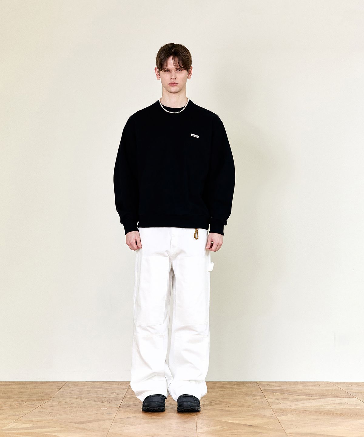 호이테(HEUTE) HET TRIANGLE SWEATSHIRT (BLACK)
