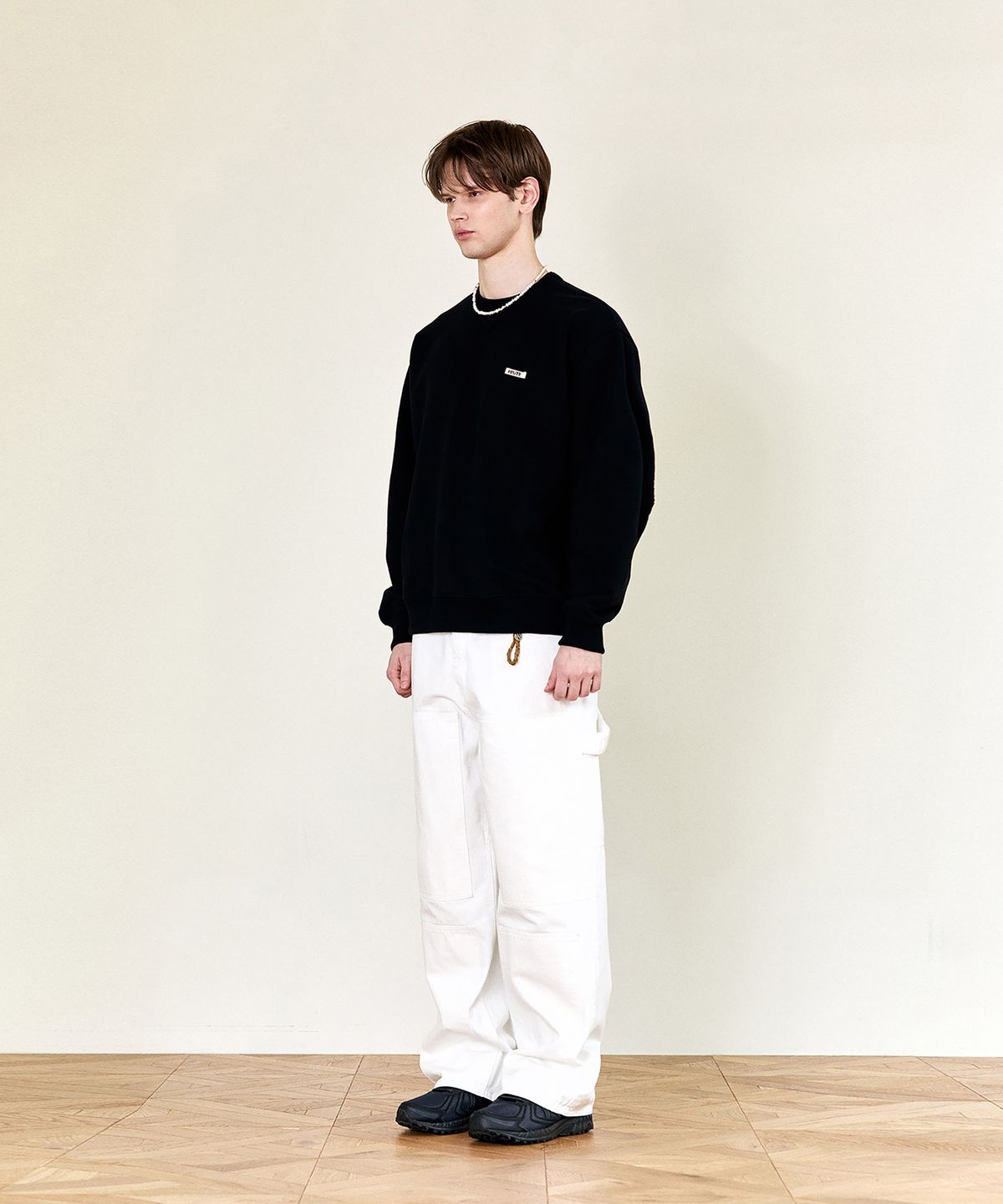 호이테(HEUTE) HET TRIANGLE SWEATSHIRT (BLACK)