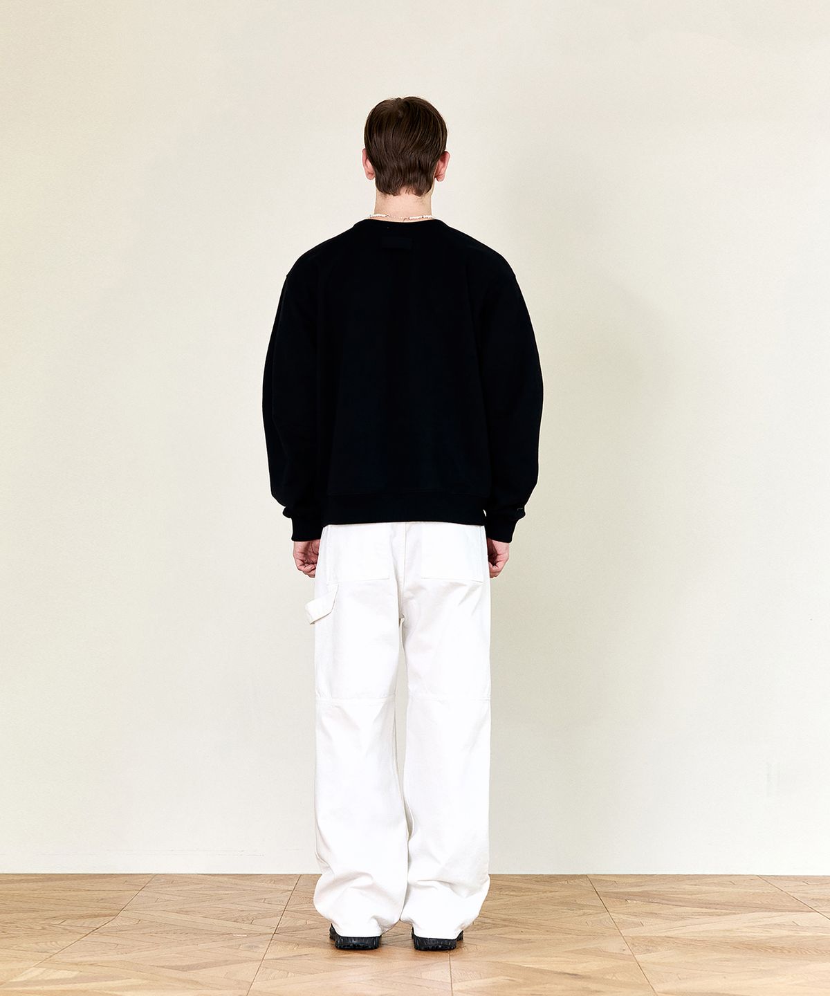 호이테(HEUTE) HET TRIANGLE SWEATSHIRT (BLACK)