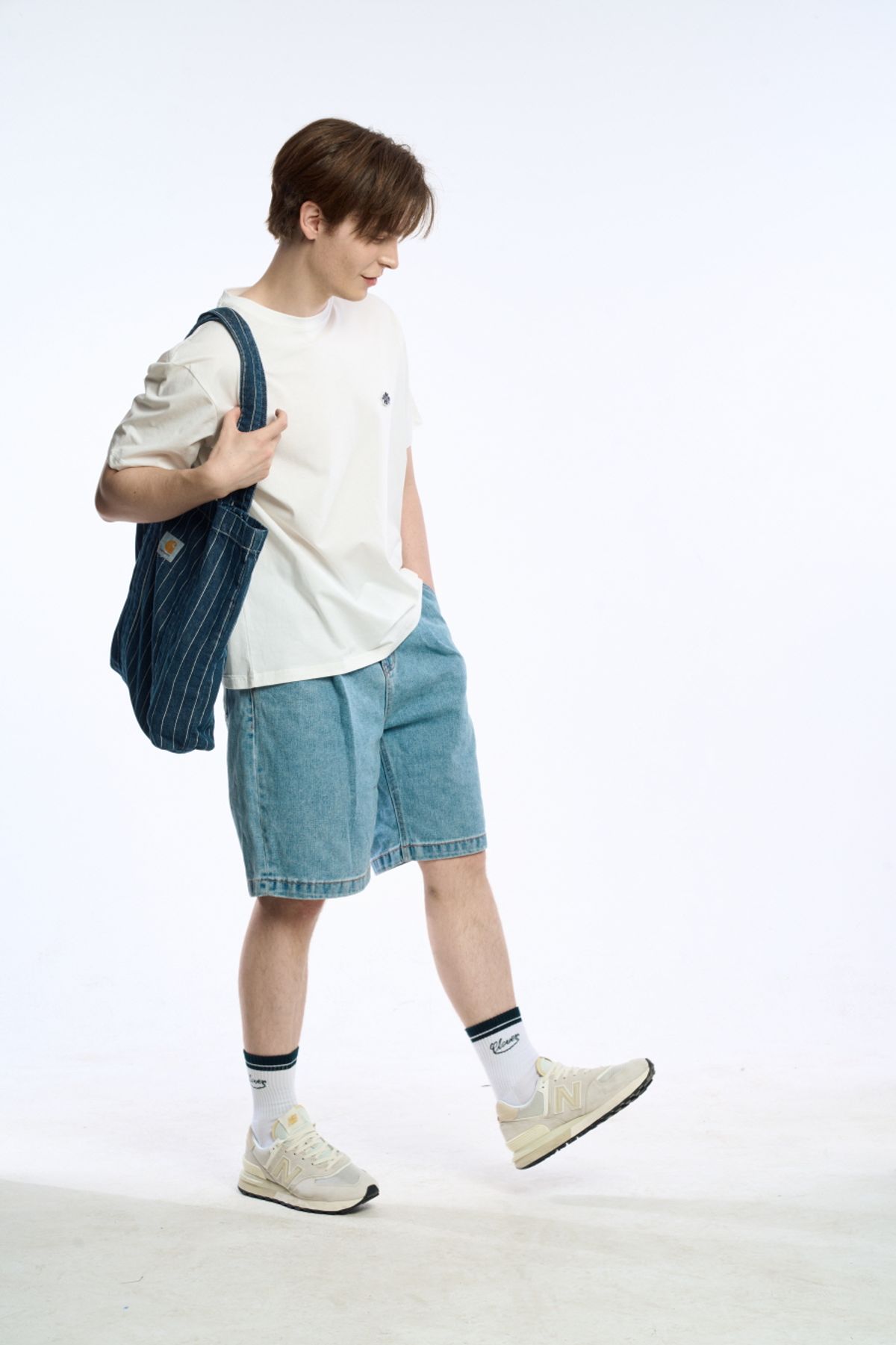 클레버필드(CLEVER FIELD) 베이직 클로버 와펜 데일리 티셔츠_화이트