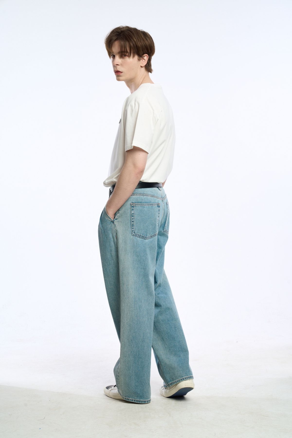 클레버필드(CLEVER FIELD) 베이직 클로버 와펜 데일리 티셔츠_화이트