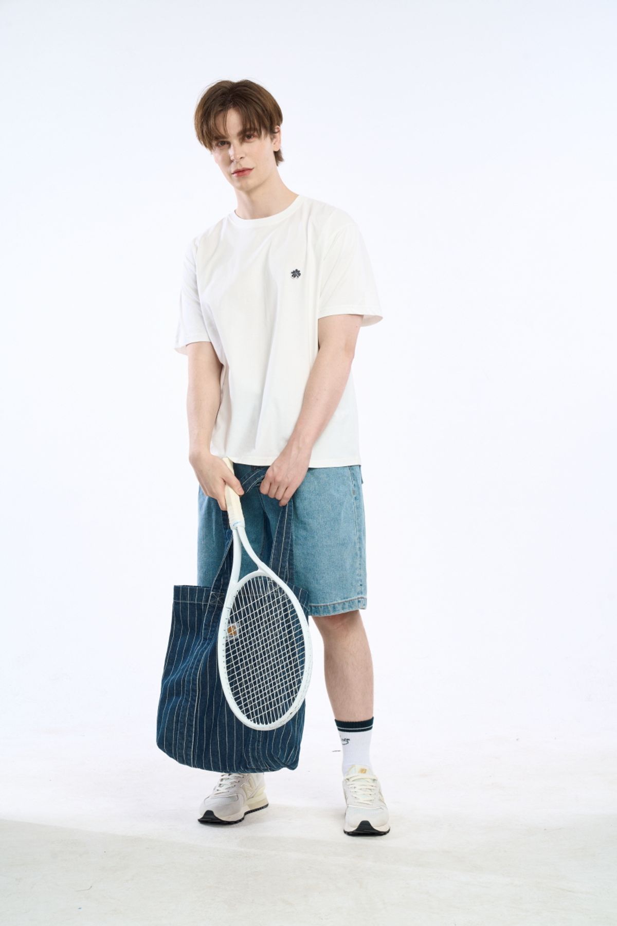 클레버필드(CLEVER FIELD) 베이직 클로버 와펜 데일리 티셔츠_화이트