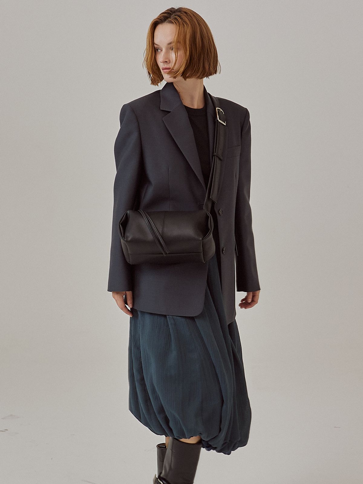 던팩토리(DAWN FACTORY) PEANUT BAG COW LEATHER BLACK 피넛백 소가죽 블랙