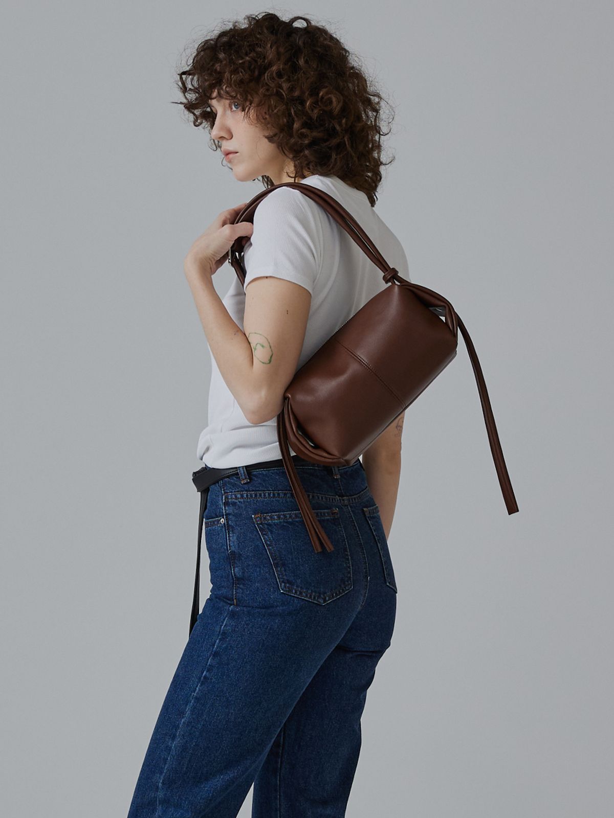 던팩토리(DAWN FACTORY) PEANUT BAG COW LEATHER BROWN 피넛백 소가죽 브라운