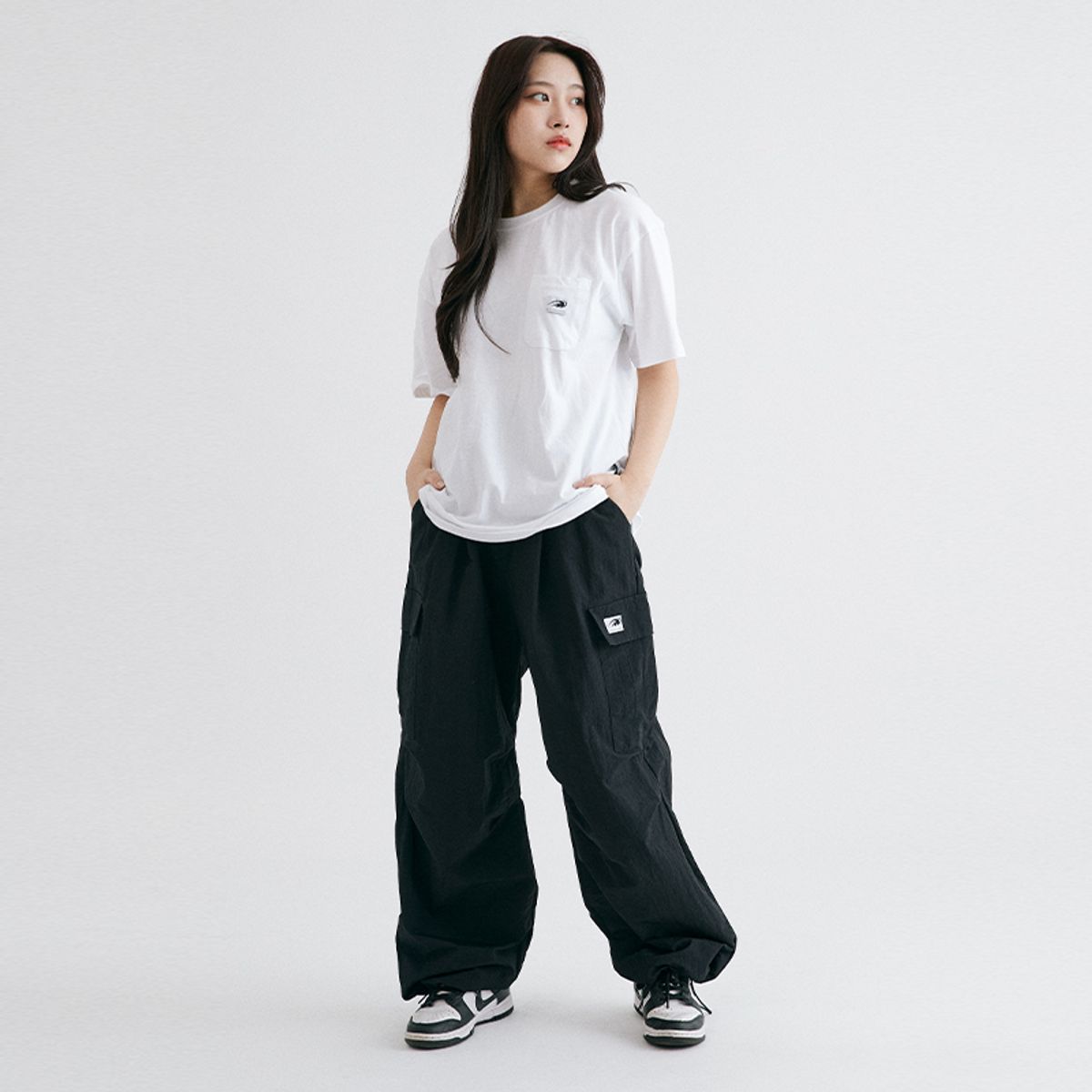 딥컬렉티브(DEEP COLLECTIVE) 나일론 카고 스트링 밴딩팬츠_블랙