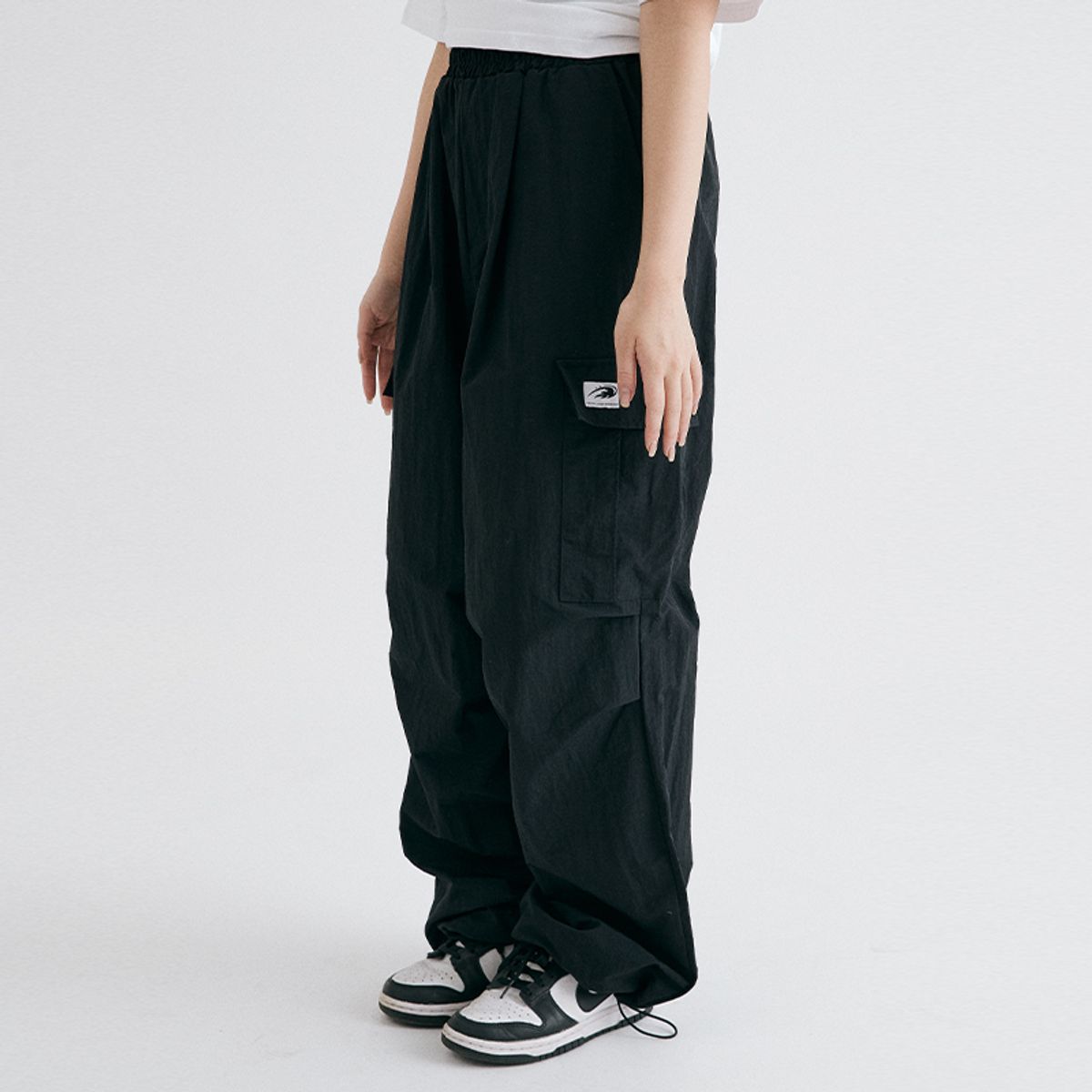 딥컬렉티브(DEEP COLLECTIVE) 나일론 카고 스트링 밴딩팬츠_블랙