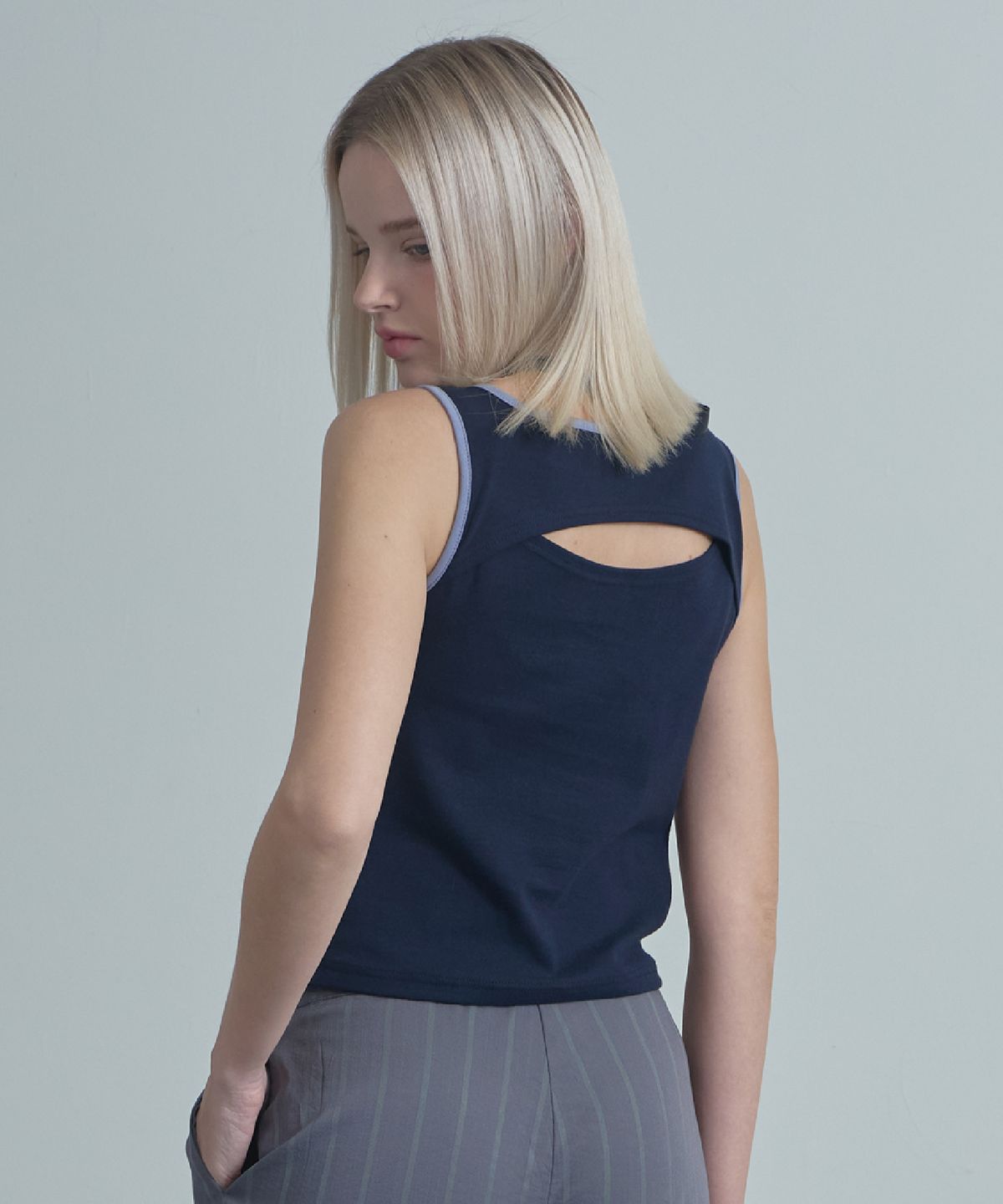무아르모아(MOIREMOA) MO Two-Way Sleeveless Top-Navy
