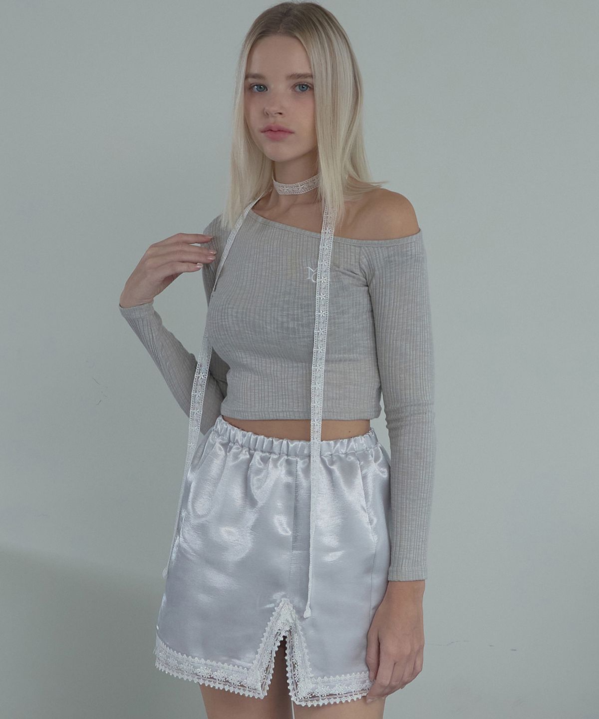 무아르모아(MOIREMOA) Glossy Lace Skirt-Silver