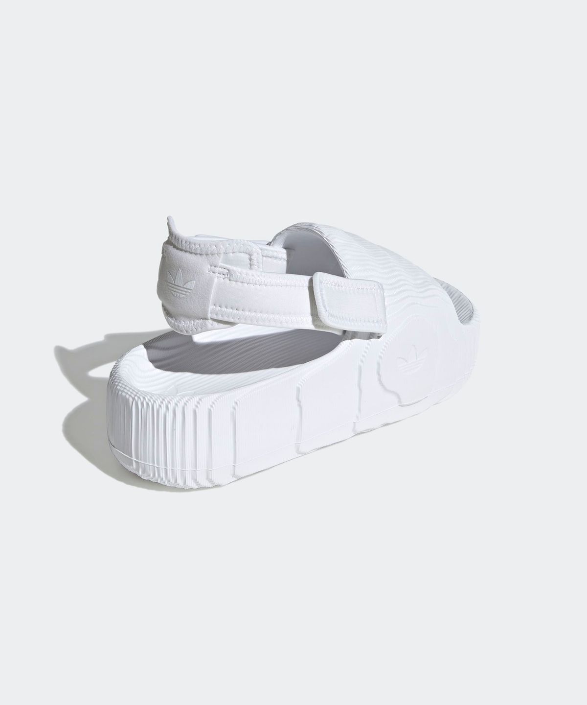 아디다스(ADIDAS) 아딜렛 22 XLG - 화이트 / IG5749