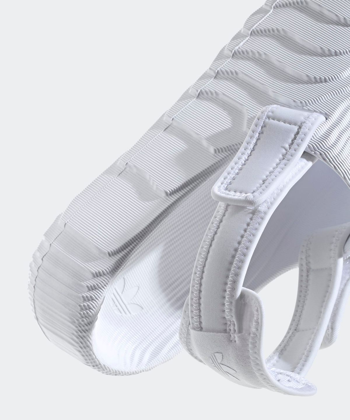 아디다스(ADIDAS) 아딜렛 22 XLG - 화이트 / IG5749