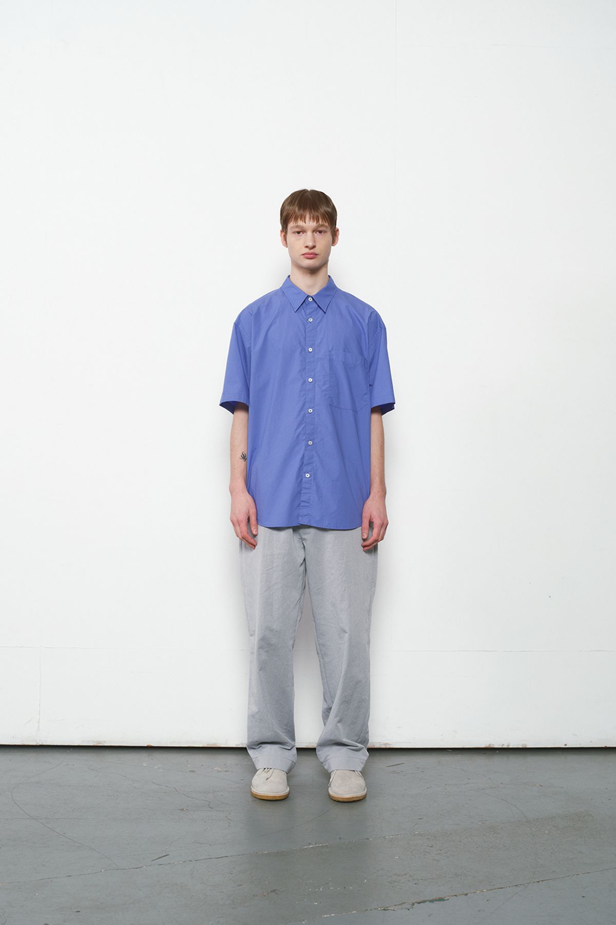 홀리선(HORLISUN) Poole Silky Typewriter Shirt Clear Sky