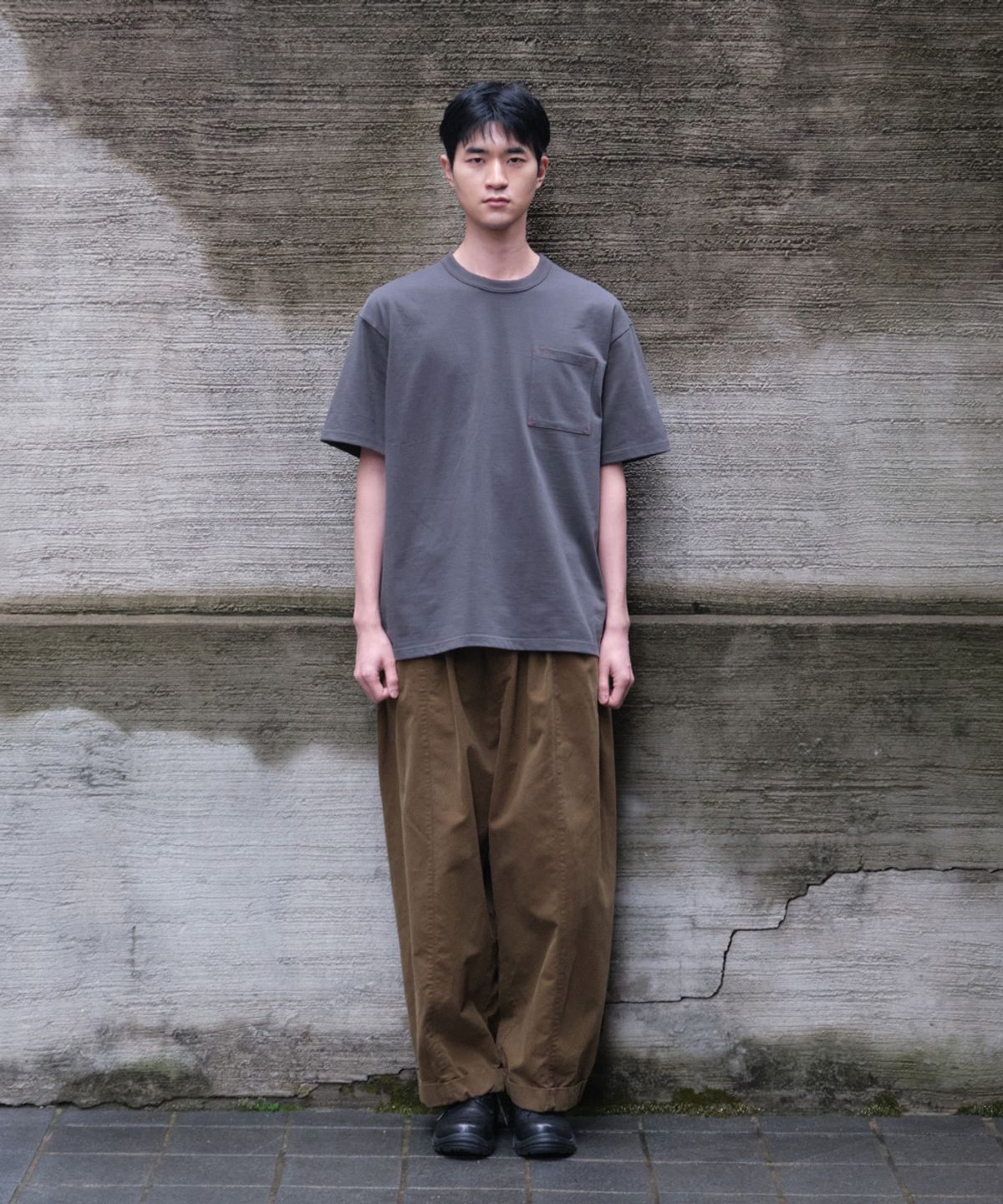 홀리선(HORLISUN) Lawrence Short Sleeve T-shirt Charcoal