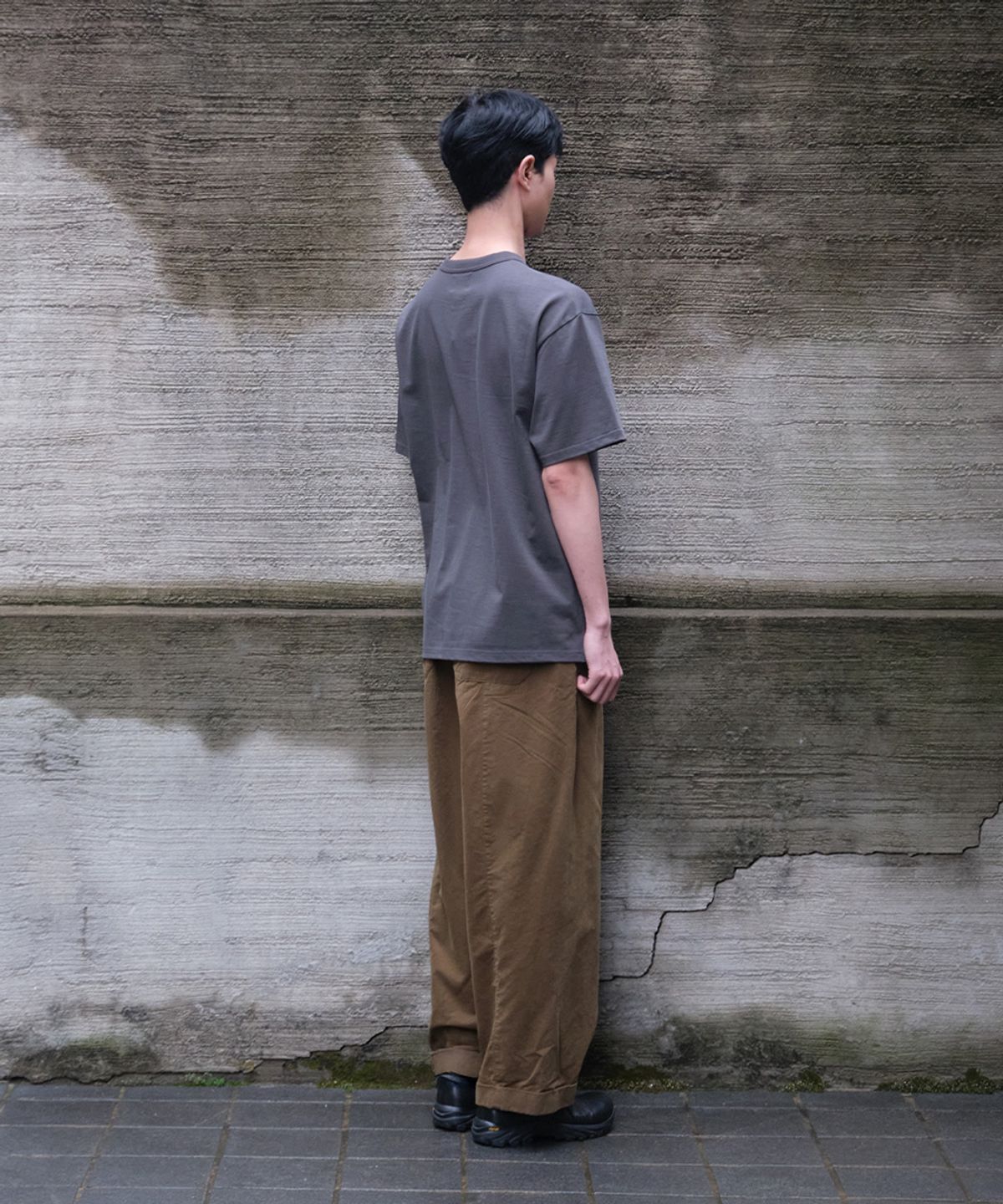 홀리선(HORLISUN) Lawrence Short Sleeve T-shirt Charcoal