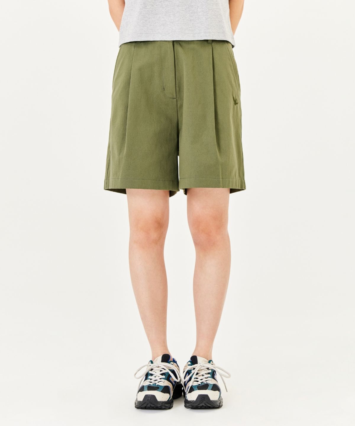 마크곤잘레스(MARK GONZALES) WOMENS ONETUCK CHINO SHORT - KHAKI
