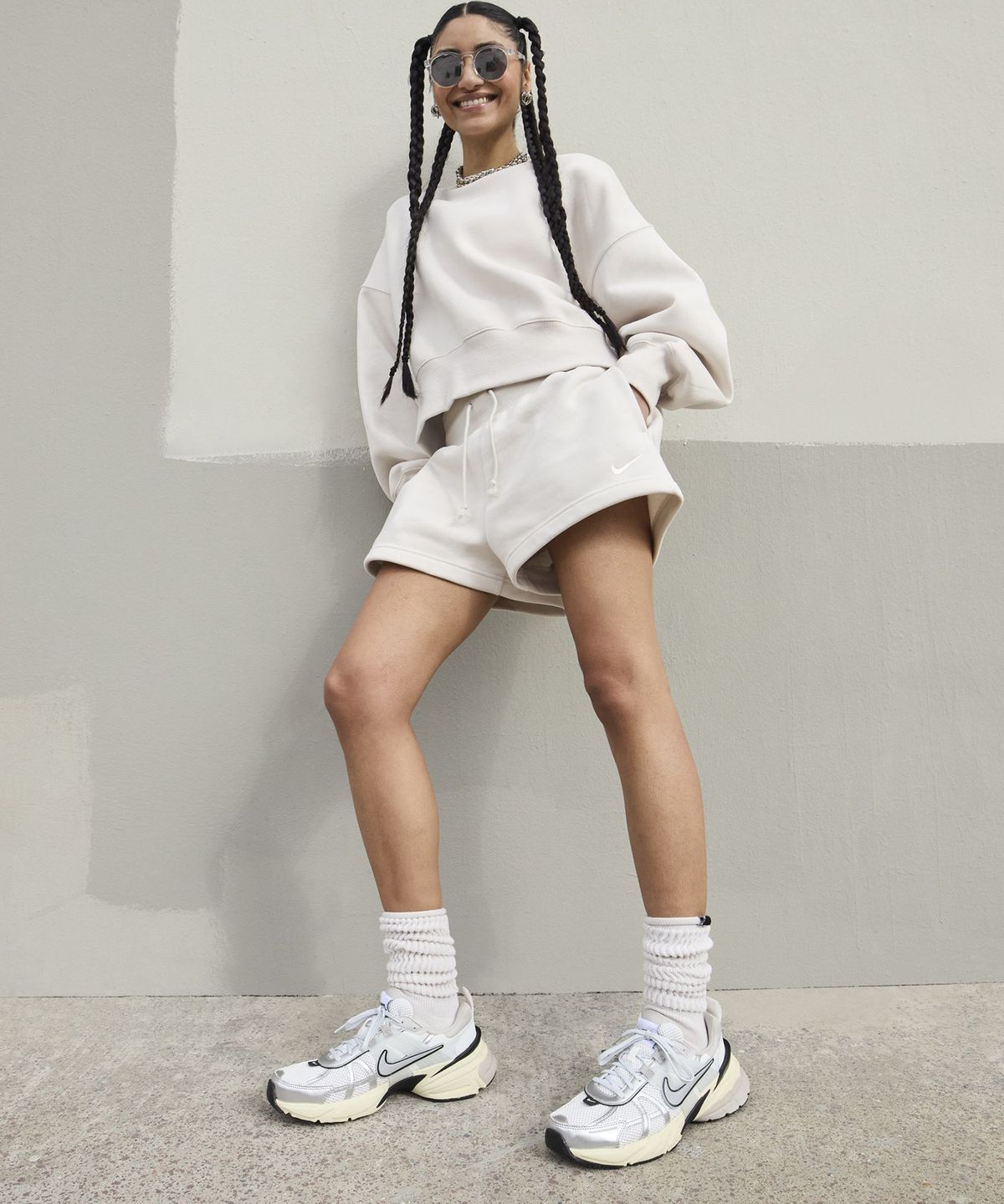 나이키(NIKE) V2K 런 W - 서밋 화이트:퓨어 플래티넘:라이트 아이언 오어:메탈릭 실버 / FD0736-100