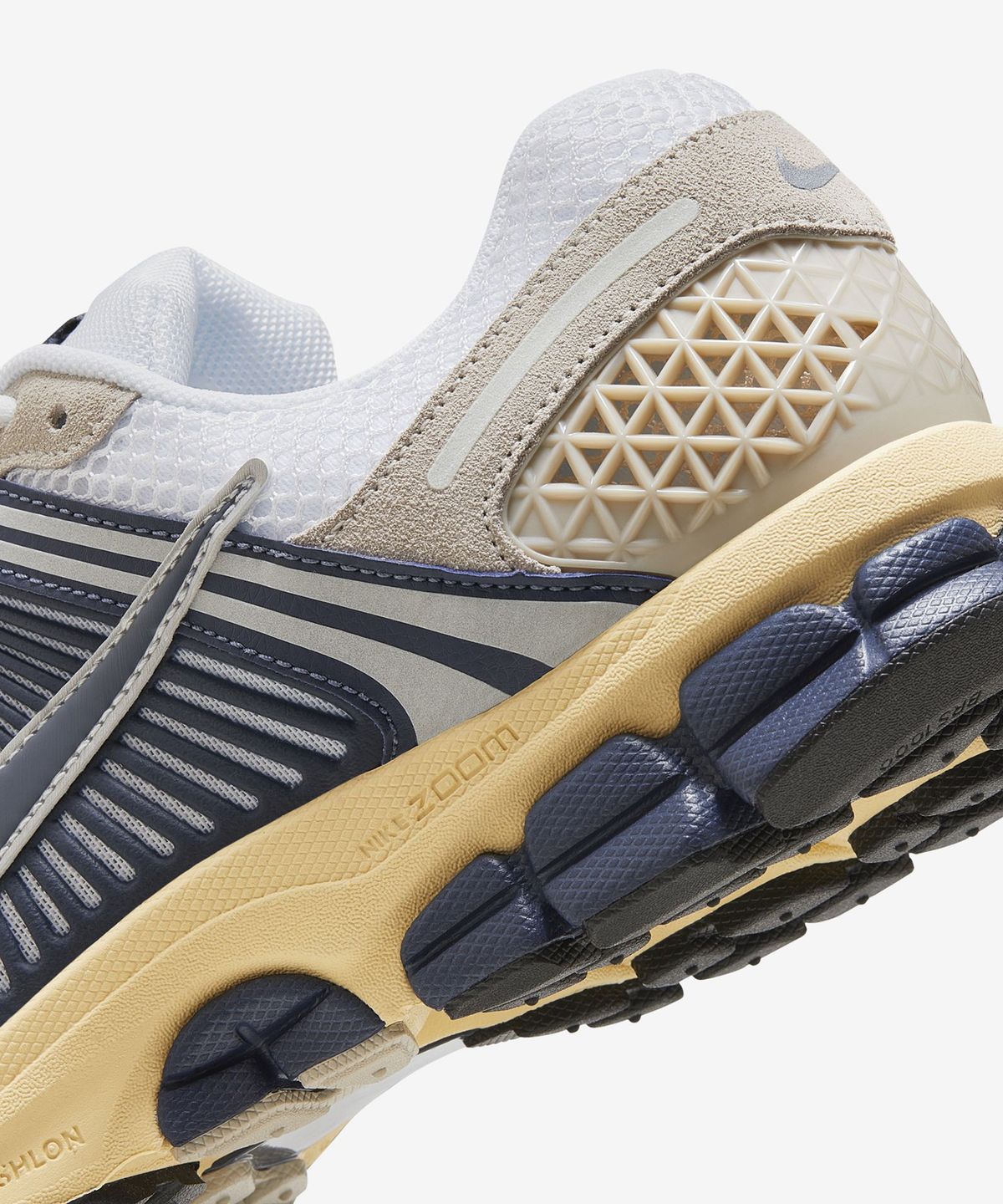 나이키(NIKE) 줌 보메로 5 M - 화이트:크림:메탈릭 플래티넘:썬더 블루 / HF4259-100