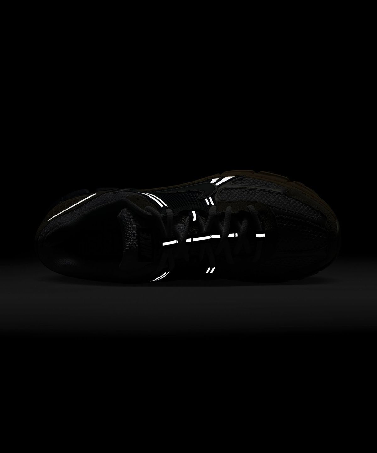 나이키(NIKE) 줌 보메로 5 M - 화이트:크림:메탈릭 플래티넘:썬더 블루 / HF4259-100
