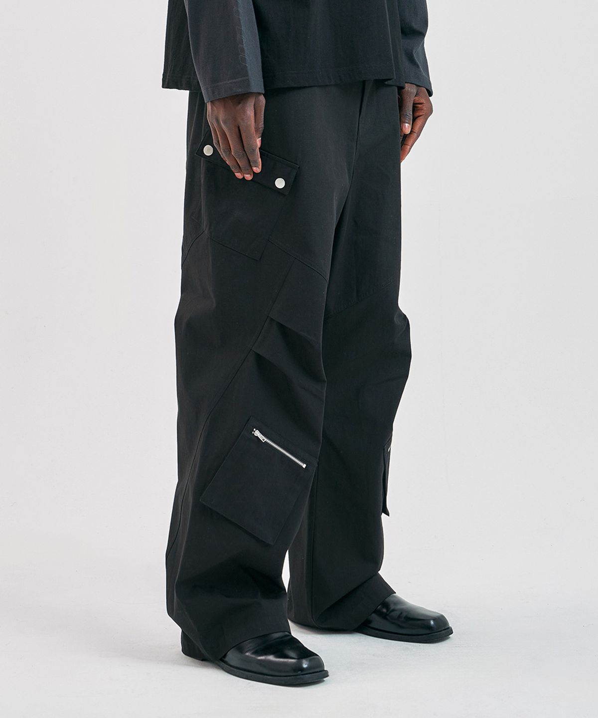 에프디알(FDR) Slant Pleats Multi Cargo Pants_Grey