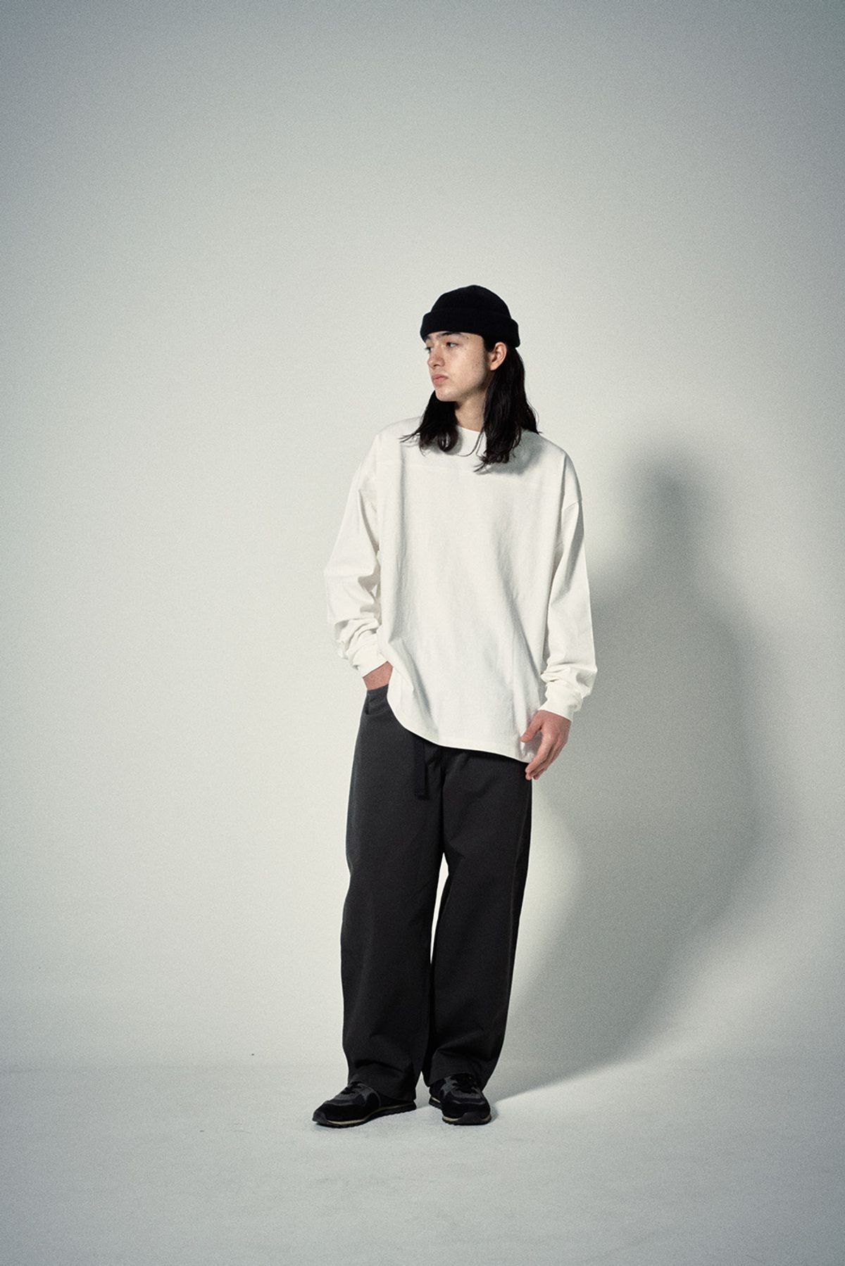 히즈핸더(HISHANDER) BELTED WIDE CHINO PANTS [Grey]