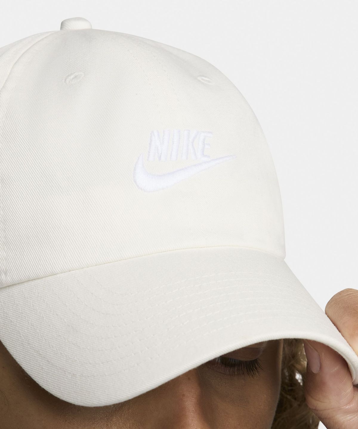 나이키(NIKE) 클럽 언스트럭처드 퓨추라 워시 캡 - 세일:화이트 / FB5368-133
